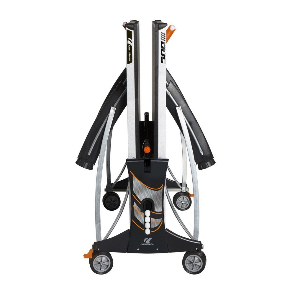 Теннисный стол складной Cornilleau Sport 500 Indoor в сложенном виде Теннисный стол складной Cornilleau Sport 500 Indoor в сложенном виде