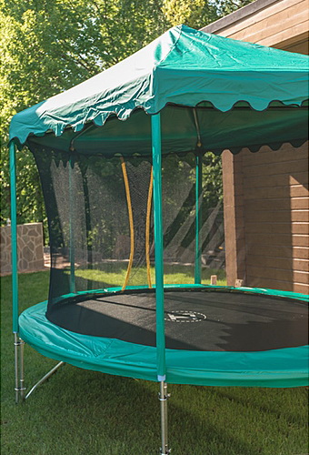Комплект батут Hasttings Classic 12ft (3,65 м) с защитной сетью, лестницей и крышей Комплект батут Hasttings Classic 12ft (3,65 м) с защитной сетью, лестницей и крышей