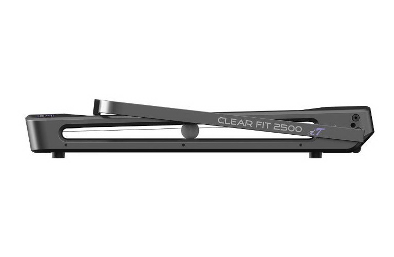 Беговая дорожка Clear Fit IT 2500 в сложенном виде Беговая дорожка Clear Fit IT 2500 в сложенном виде