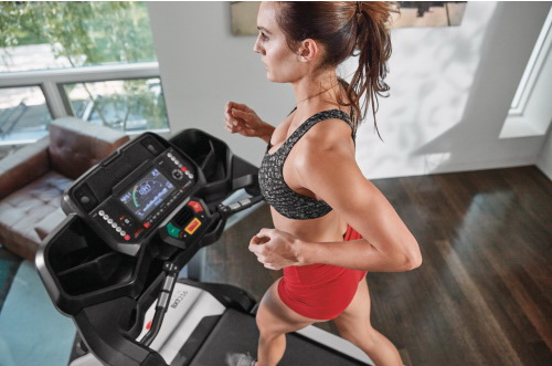 Занятия на полупрофессиональной беговой дорожке Bowflex BXT326 Занятия на полупрофессиональной беговой дорожке Bowflex BXT326