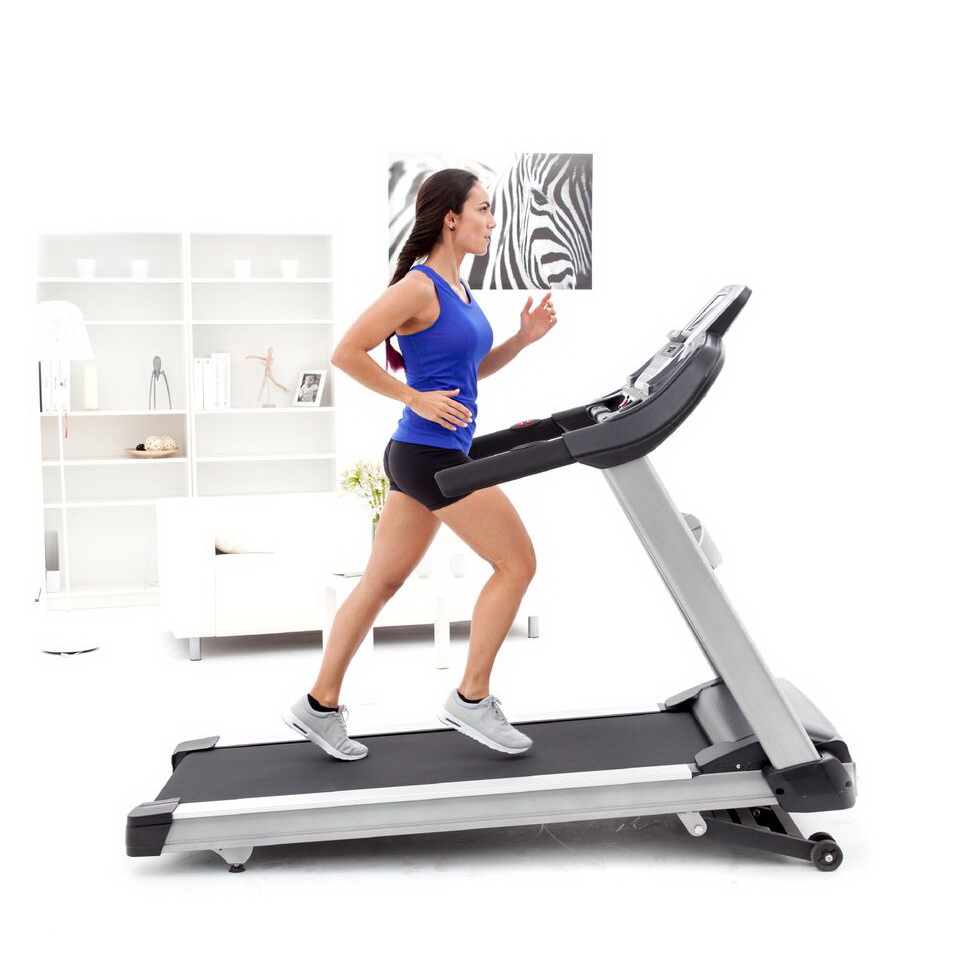 Полупрофессиональная беговая дорожка Spirit Fitness XT685 DC Полупрофессиональная беговая дорожка Spirit Fitness XT685 DC