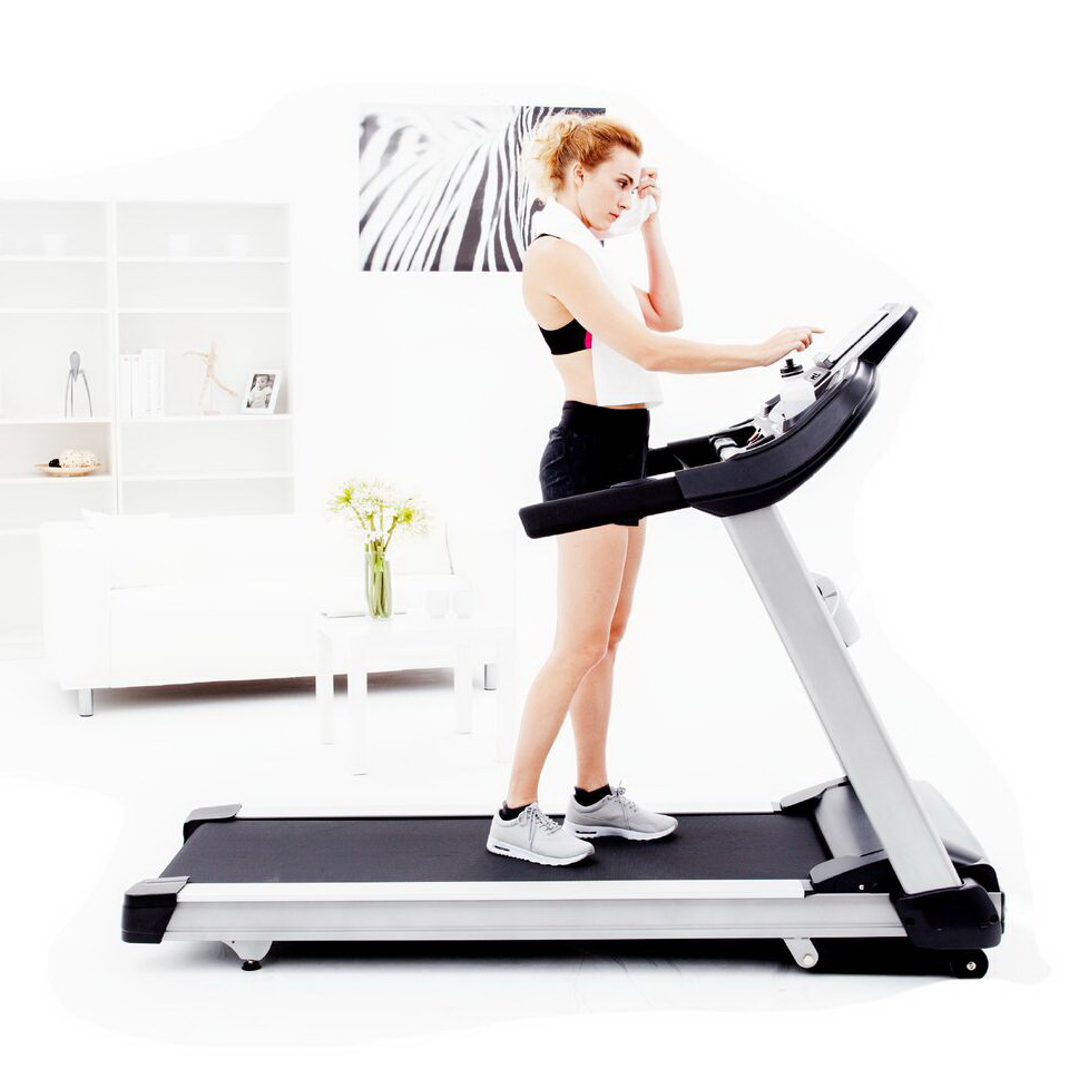 Полупрофессиональная беговая дорожка Spirit Fitness XT685 DC Полупрофессиональная беговая дорожка Spirit Fitness XT685 DC