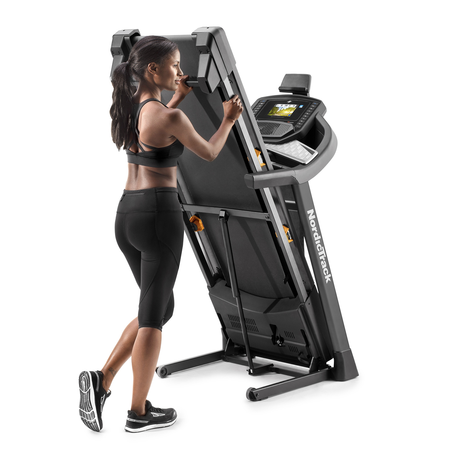Беговая дорожка NordicTrack T12.0 в сложенном виде Беговая дорожка NordicTrack T12.0 в сложенном виде