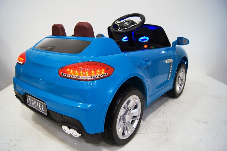 Электромобиль детский RiverToys Porshe E001EE Электромобиль детский RiverToys Porshe E001EE