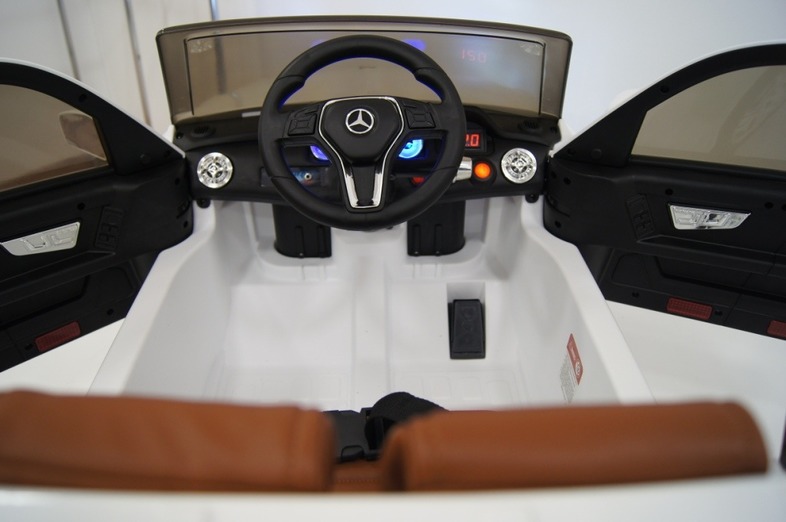 Электромобиль детский RiverToys Mersedes Benz GLK300 (лицензия) Электромобиль детский RiverToys Mersedes Benz GLK300 (лицензия)