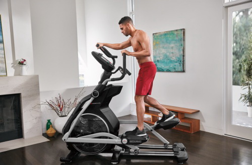 Занятия на эллиптическом тренажере Bowflex BXE326 Занятия на эллиптическом тренажере Bowflex BXE326