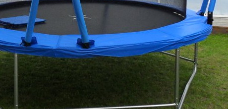 Отверстия под арочные дуги на защитном мате пружин для батута Active Fun диаметром 12 футов Отверстия под арочные дуги на защитном мате пружин для батута Active Fun диаметром 12 футов