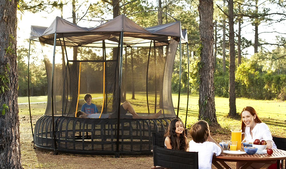 Батут на рессорах Vuly Thunder XL диаметром 14ft (4,24 м) с защитной сетью, тентом и баскетбольным набором Батут на рессорах Vuly Thunder XL диаметром 14ft (4,24 м) с защитной сетью, тентом и баскетбольным набором