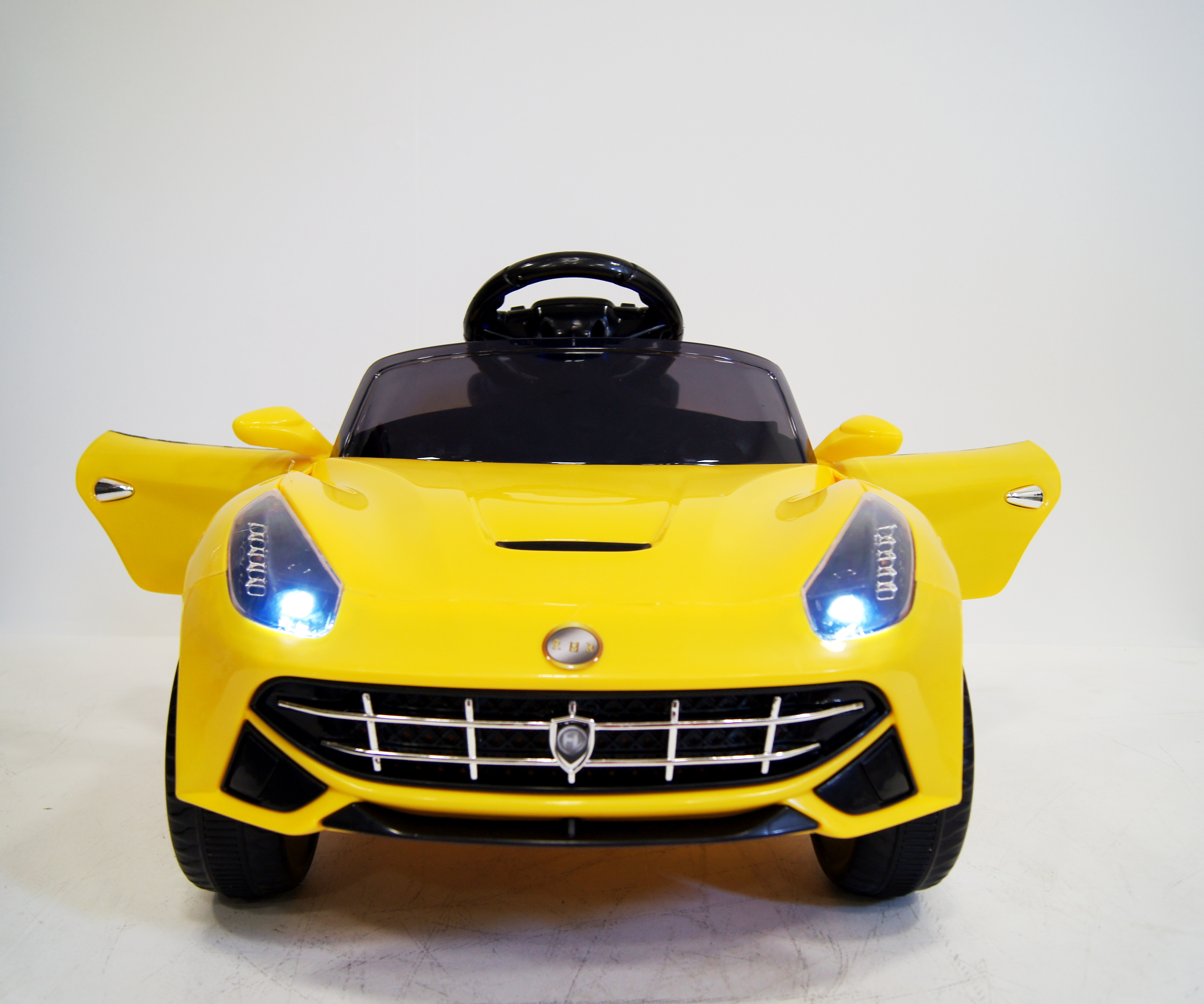 ������������� ������� RiverToys Ferrari 022200 (����)