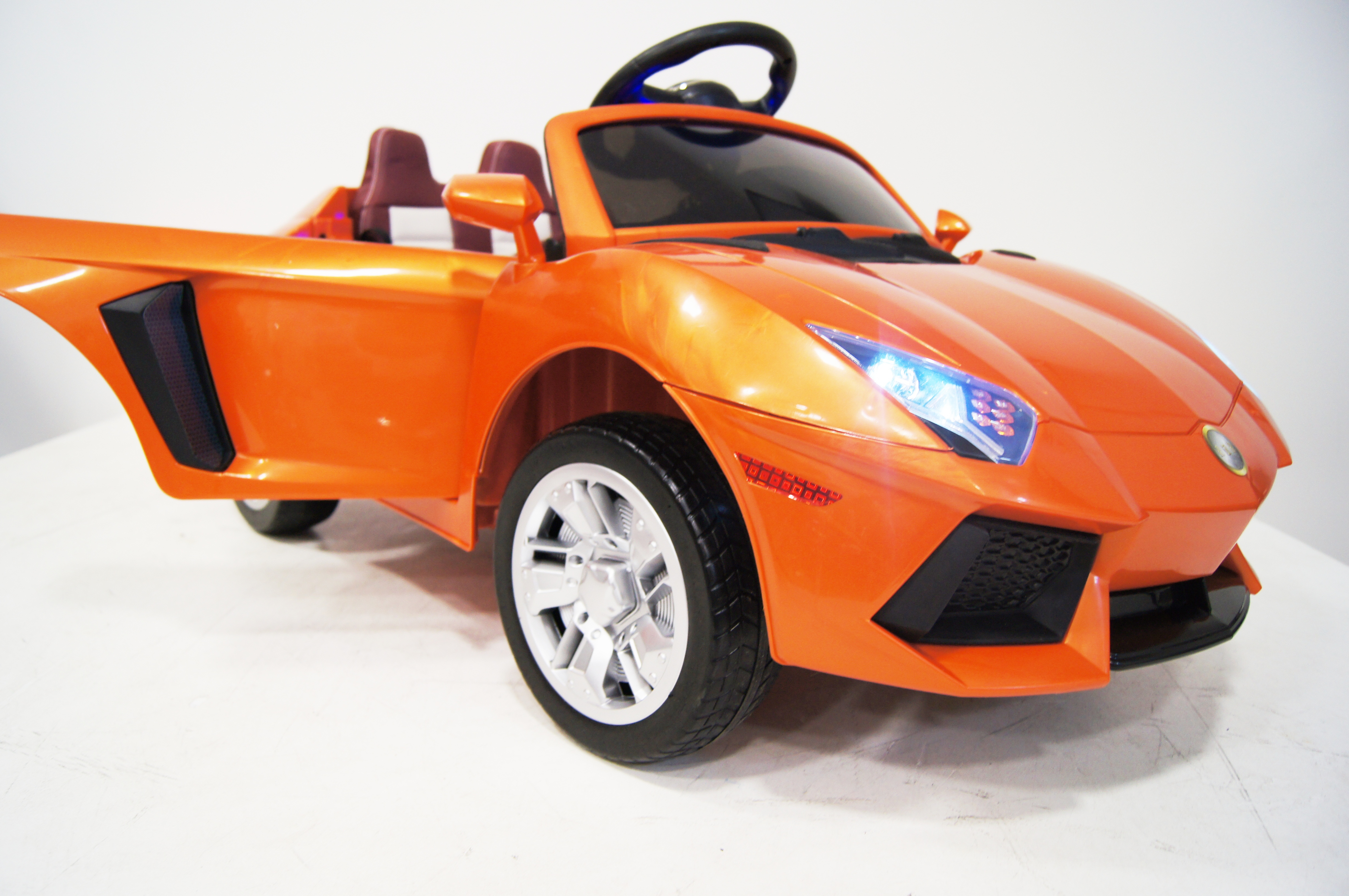 Электромобиль детский RiverToys Lambo E002EE, цвет оранжевый Электромобиль детский RiverToys Lambo E002EE, цвет оранжевый
