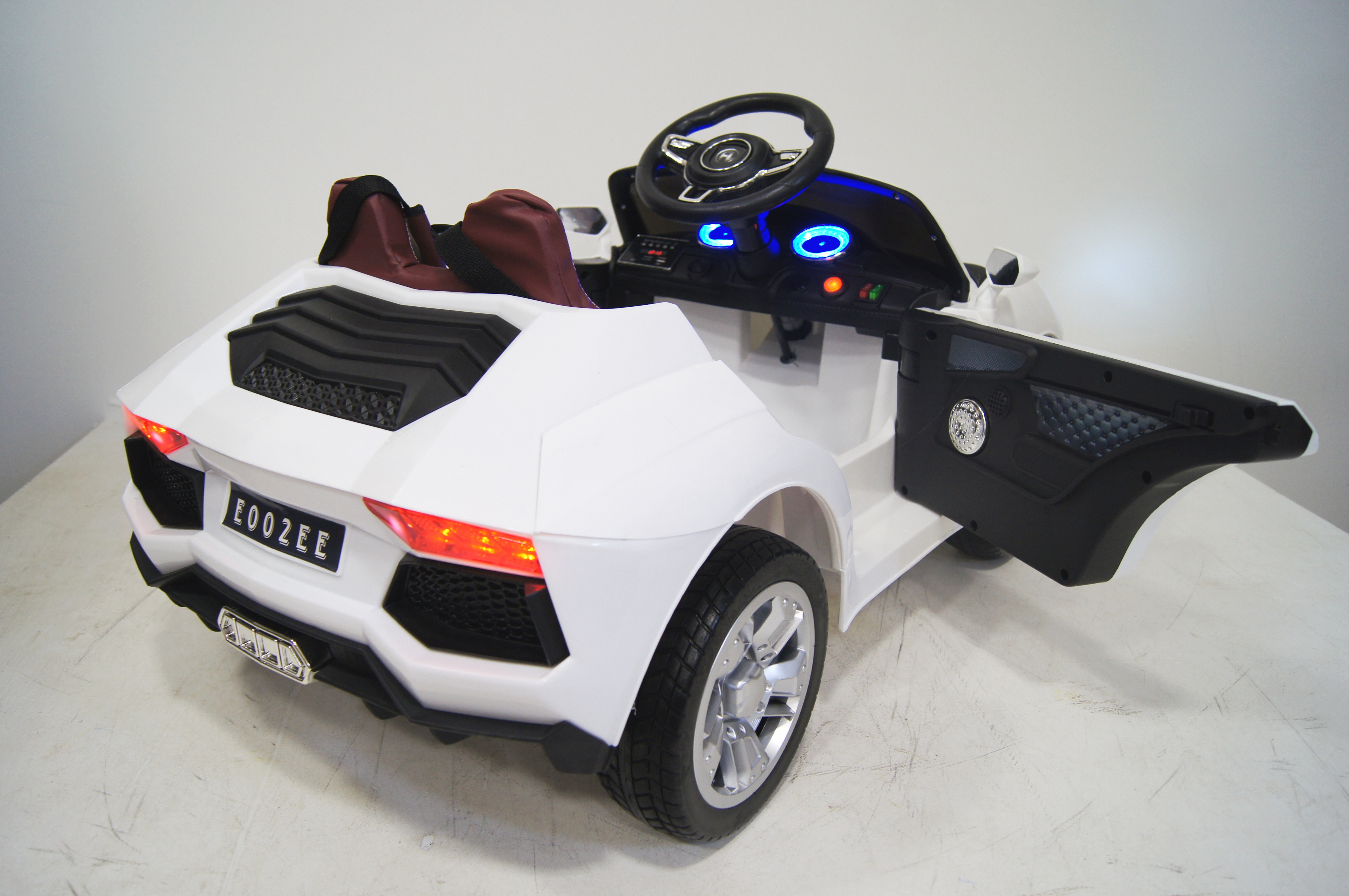 Электромобиль детский RiverToys Lambo E002EE Электромобиль детский RiverToys Lambo E002EE