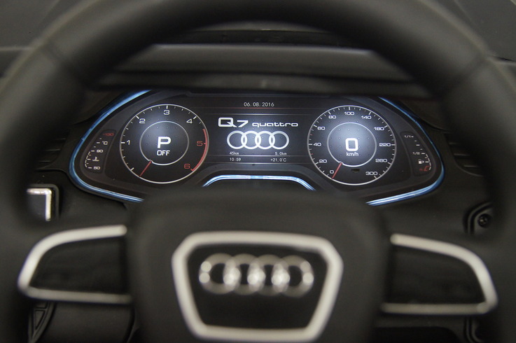 Панель приборов электромобиля детского RiverToys Audi Q7 Quattro Панель приборов электромобиля детского RiverToys Audi Q7 Quattro