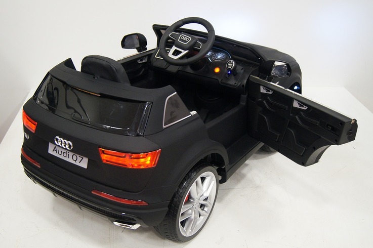 Электромобиль детский RiverToys Audi Q7 Quattro (лицензия) Электромобиль детский RiverToys Audi Q7 Quattro (лицензия)