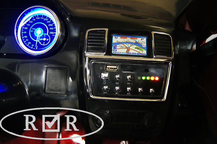 Панель приборов электромобиля детского RiverToys Merсedes Benz GL63 LS628 (лицензия) Панель приборов электромобиля детского RiverToys Merсedes Benz GL63 LS628 (лицензия)
