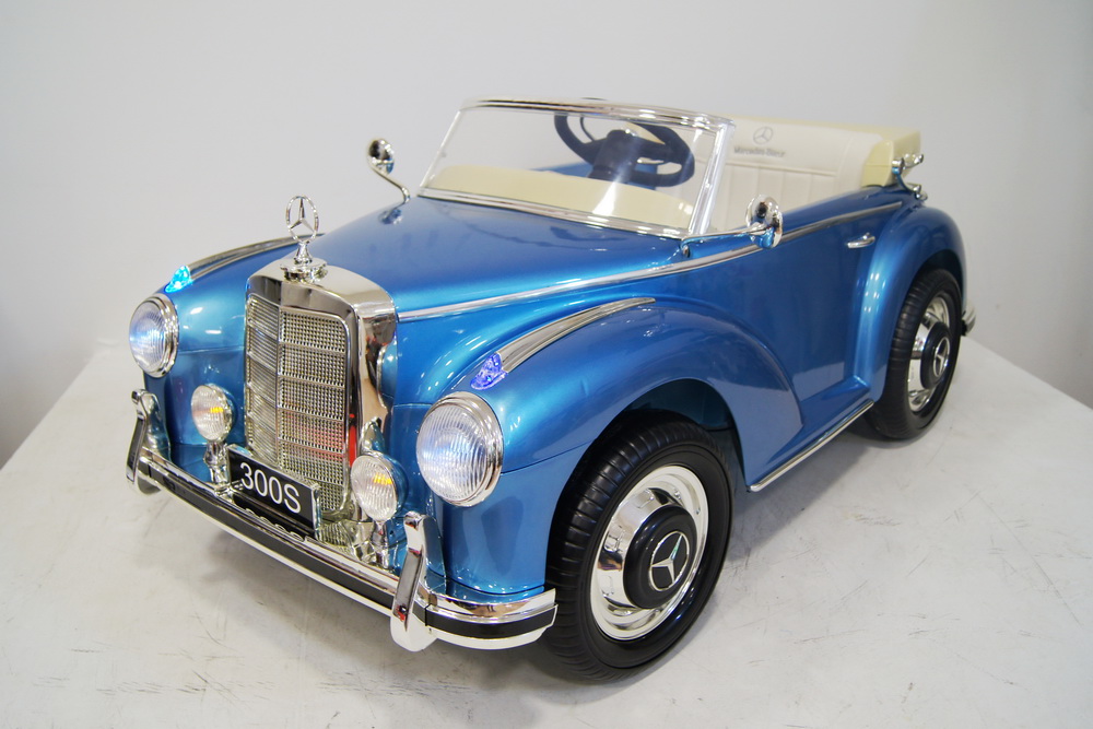 Электромобиль детский RiverToys Mercedes-Benz 300S (лицензия), цвет голубой глянец Электромобиль детский RiverToys Mercedes-Benz 300S (лицензия), цвет голубой глянец