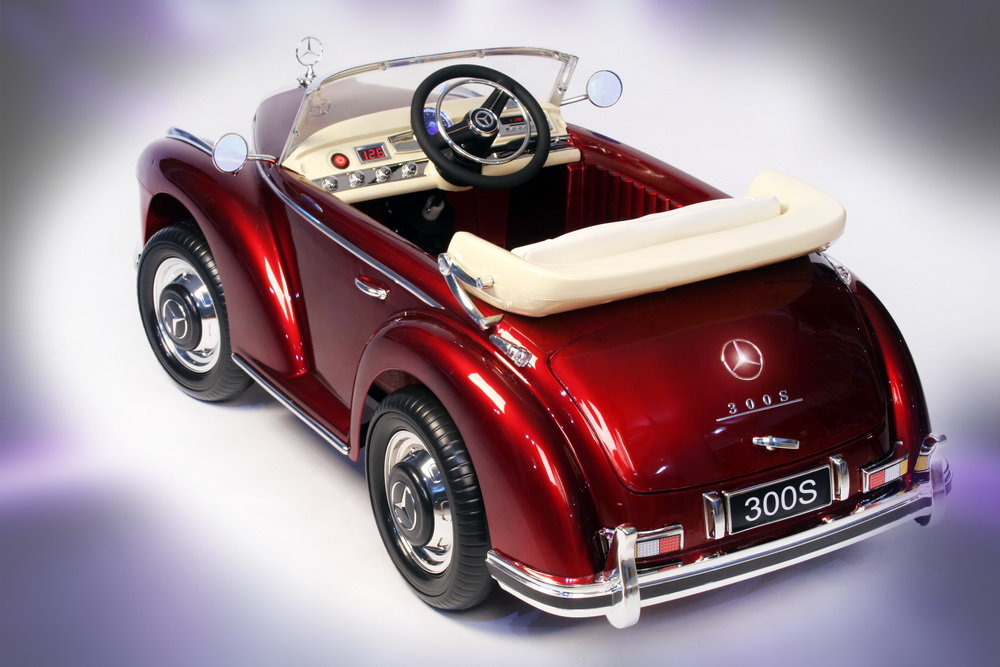 Электромобиль детский RiverToys Mercedes-Benz 300S (лицензия), цвет красный глянец Электромобиль детский RiverToys Mercedes-Benz 300S (лицензия), цвет красный глянец
