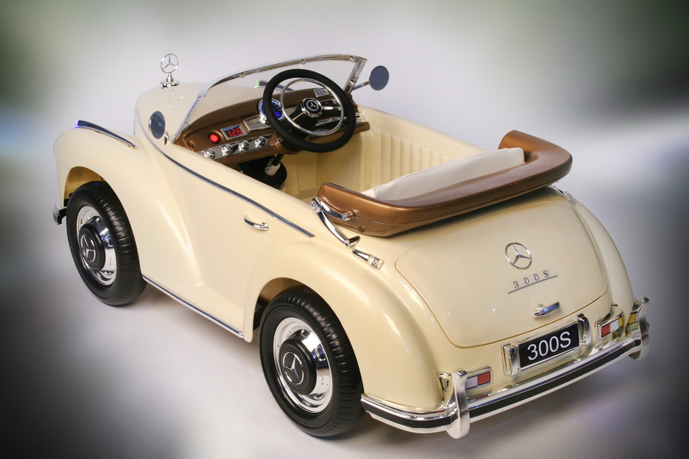 Электромобиль детский RiverToys Mercedes-Benz 300S (лицензия) Электромобиль детский RiverToys Mercedes-Benz 300S (лицензия)