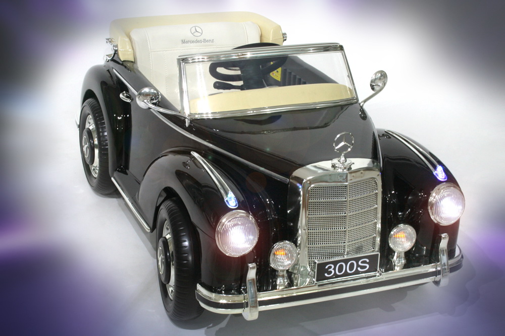 Электромобиль детский RiverToys Mercedes-Benz 300S (лицензия) Электромобиль детский RiverToys Mercedes-Benz 300S (лицензия)