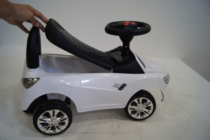 Место для хранения толокара (каталки) RiverToys BMW JY-Z01B Место для хранения толокара (каталки) RiverToys BMW JY-Z01B