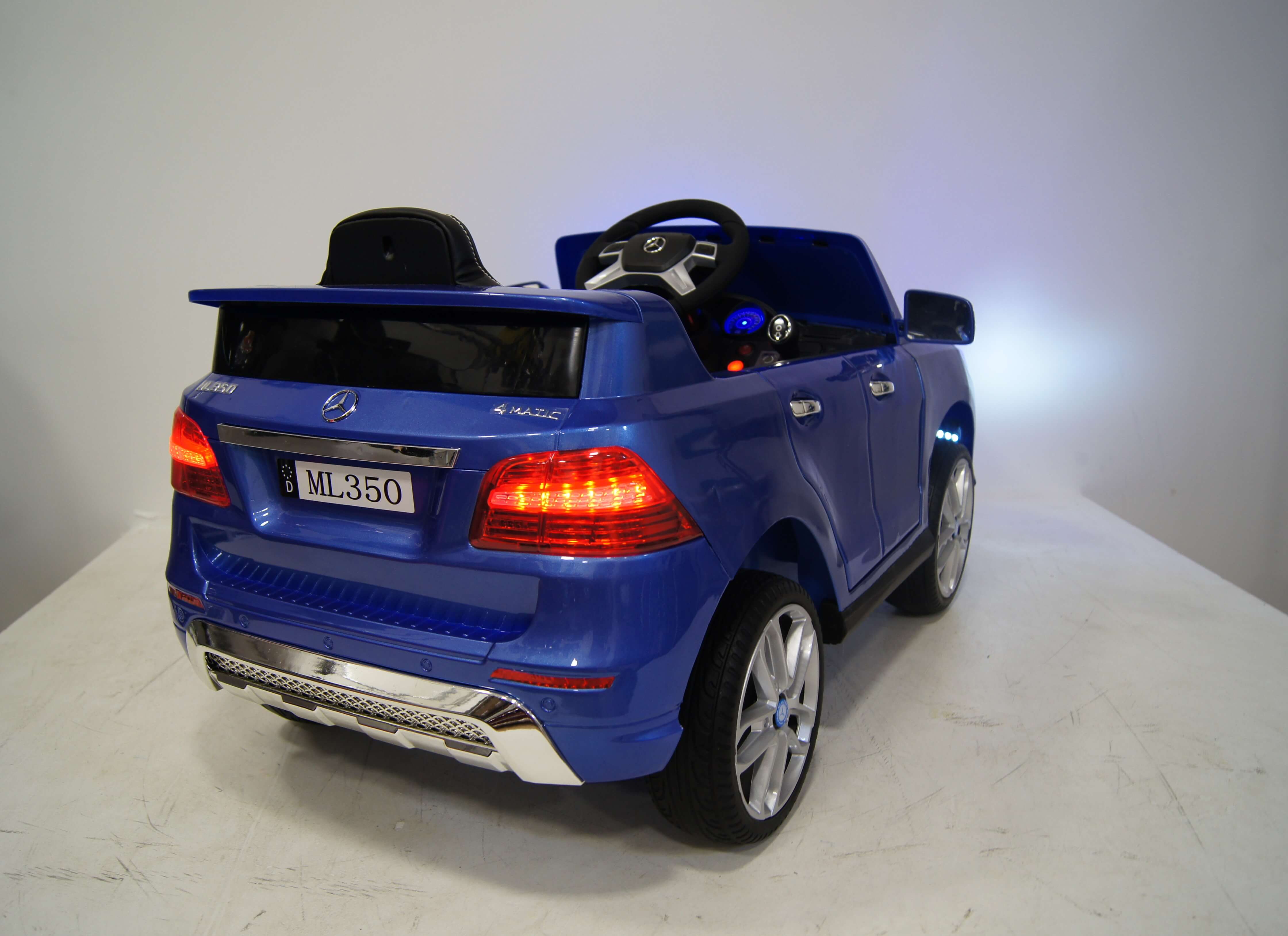 ������������� ������� RiverToys Mersedes Benz ML350 ������ (��������) ����� ������