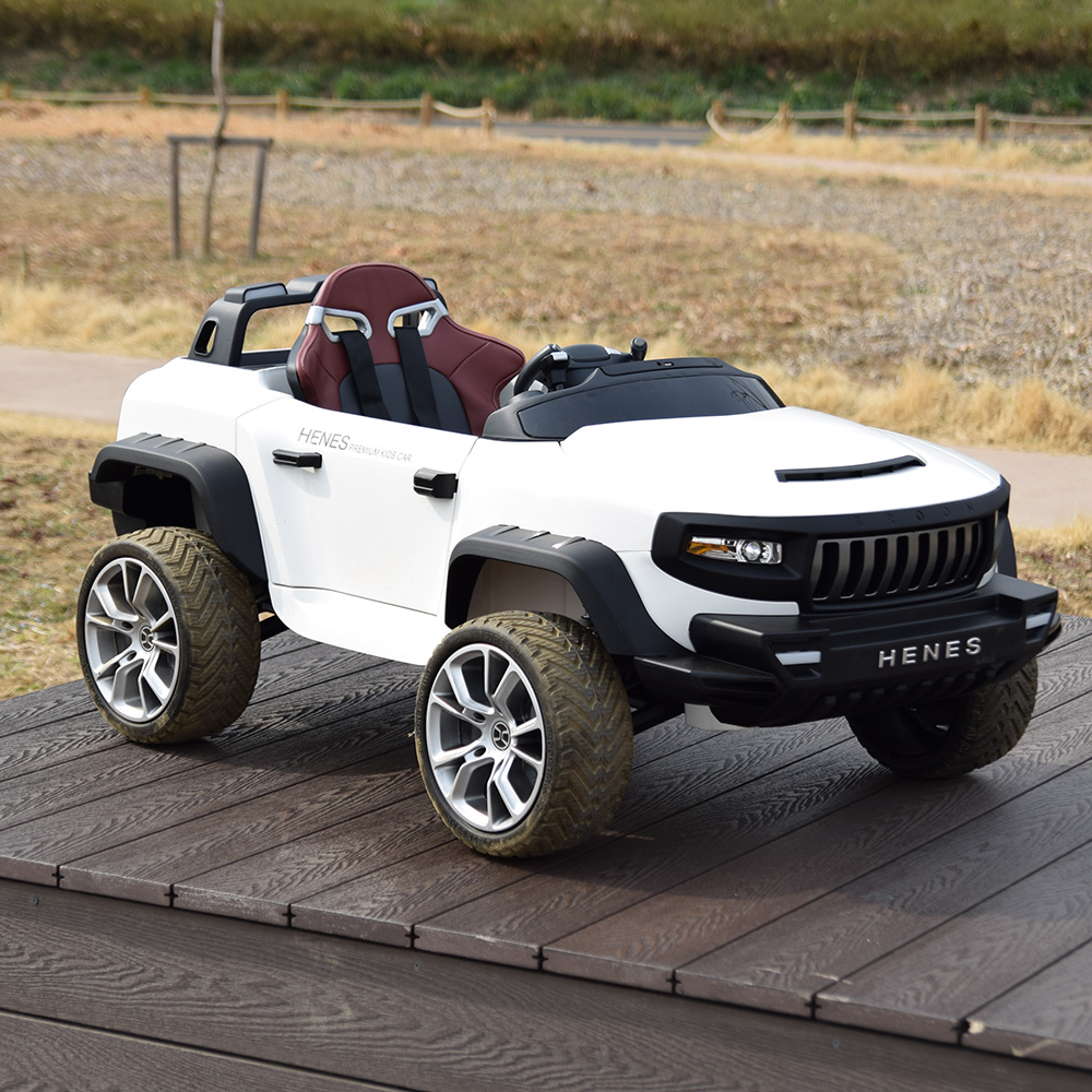 Электромобиль детский Henes T8 Sports LA-4WD, цвет белый Электромобиль детский Henes T8 Sports LA-4WD, цвет белый