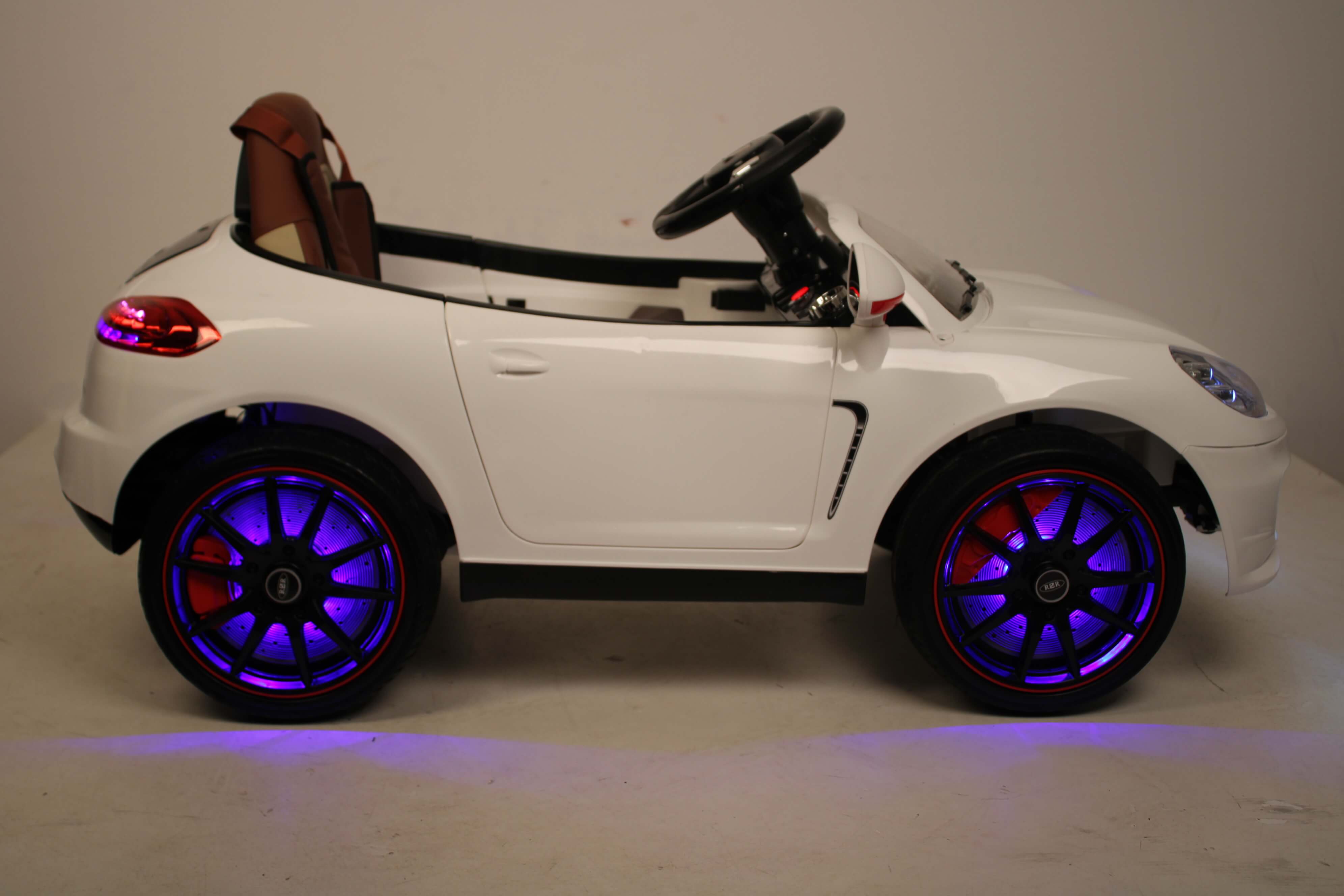 ������������� ������� RiverToys Porsche Panamera A444AA VIP ������ �����