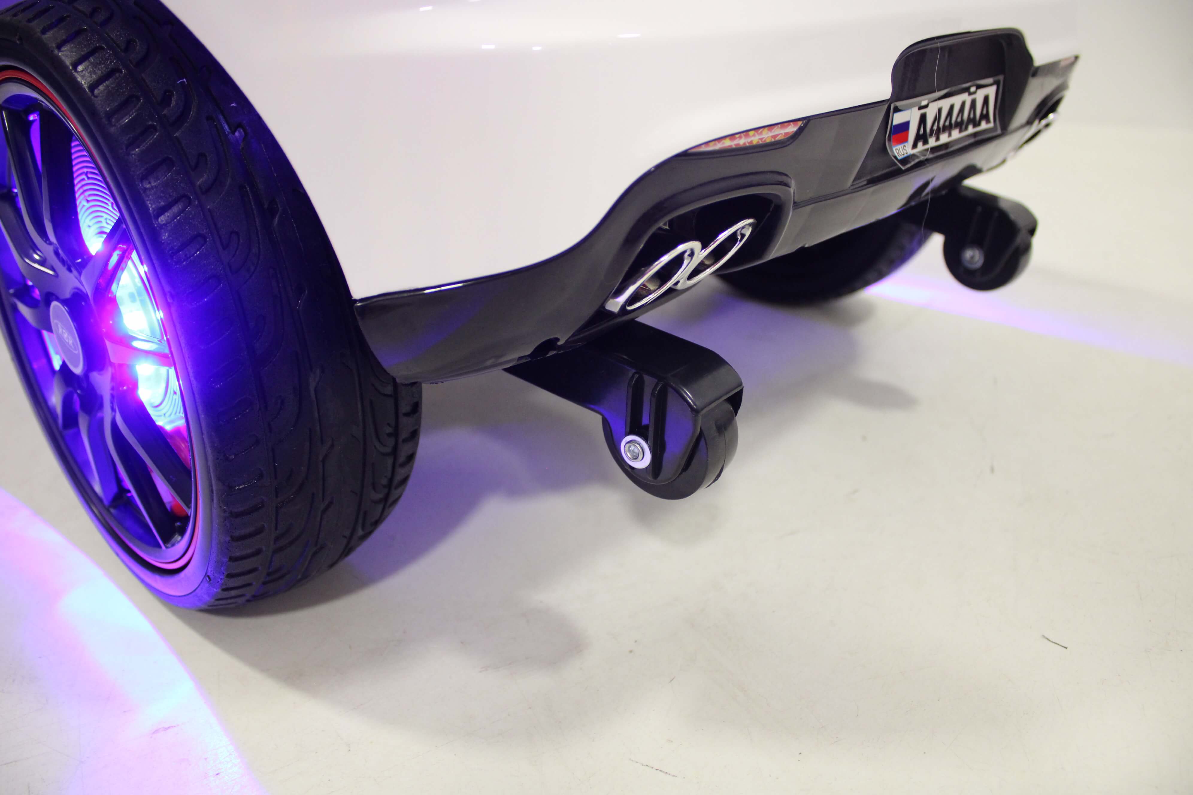 ������������������ �������� �������� ������������� RiverToys Porsche Panamera A444AA VIP ������ �����