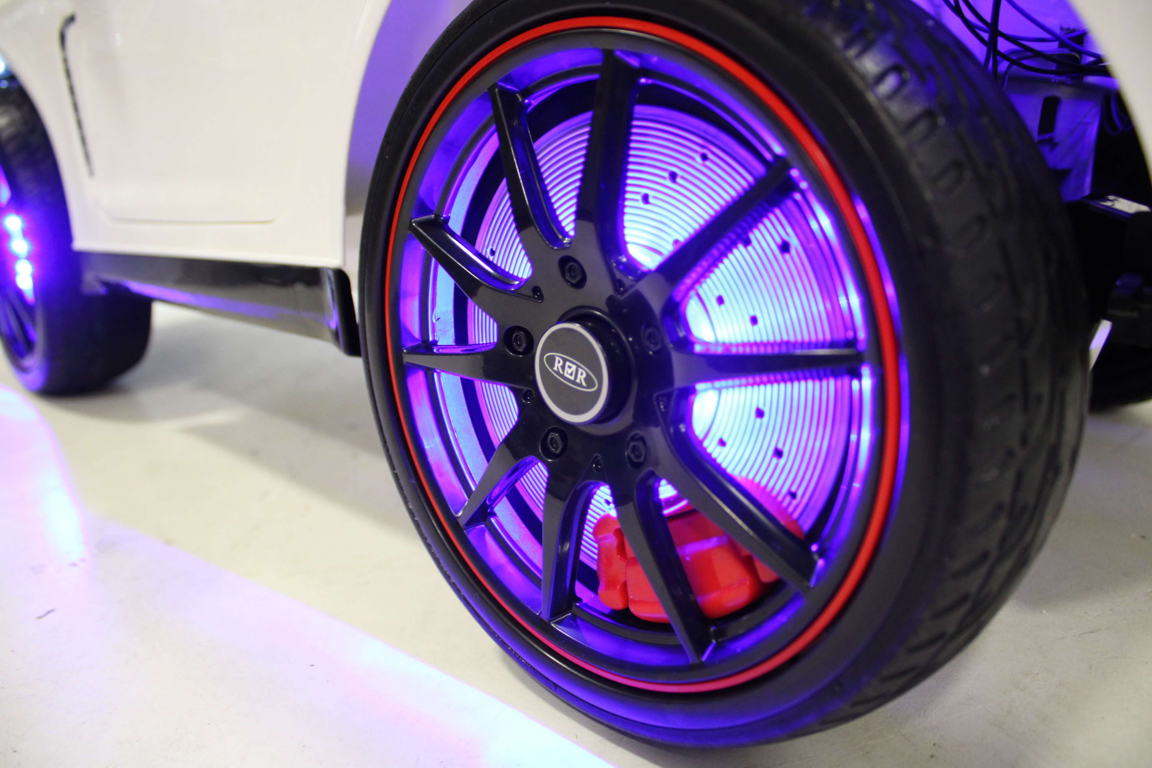 ������ �������� ������������� RiverToys Porsche Panamera A444AA VIP ������ �����