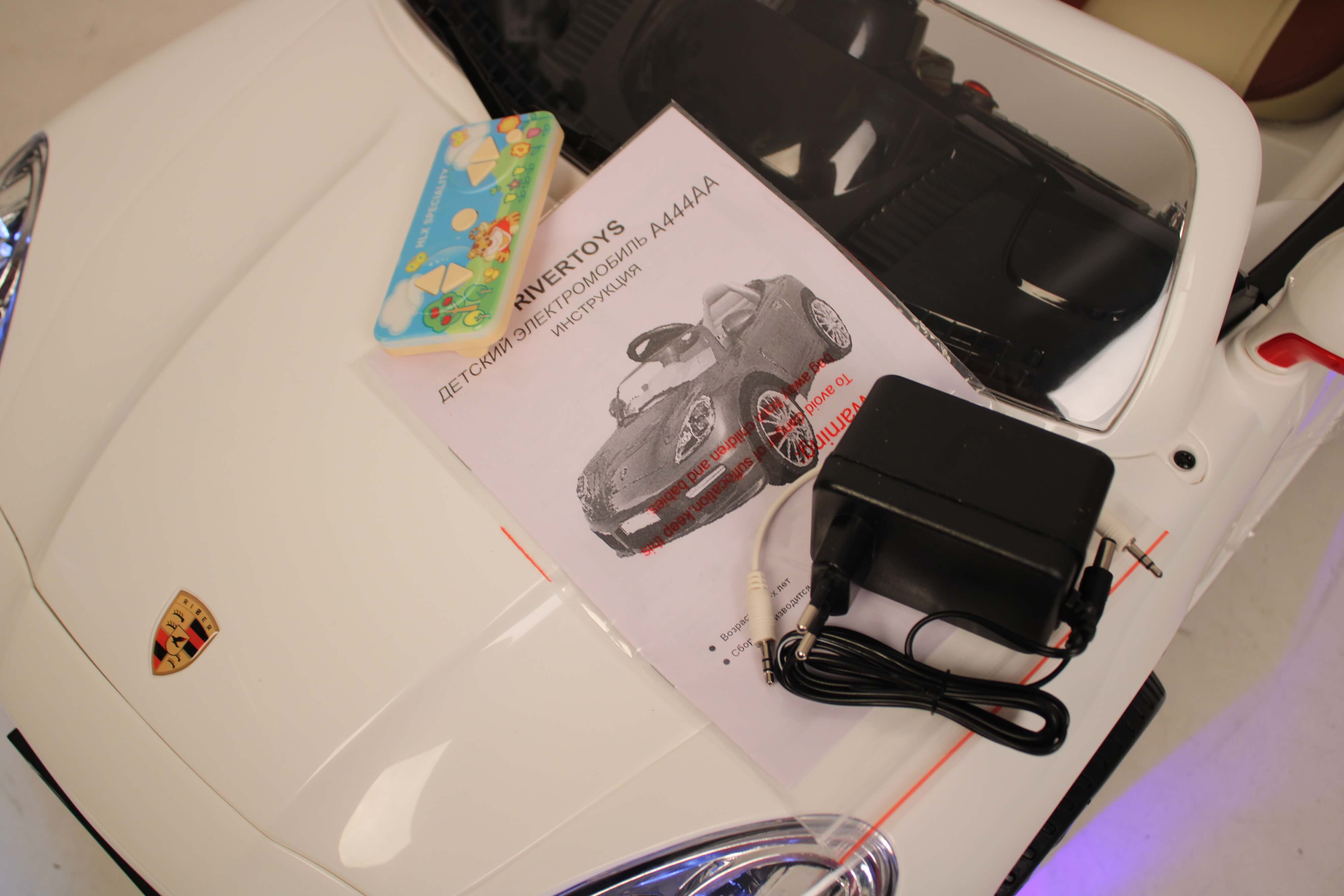 �����, ���������� � ������� �������� ������������� RiverToys Porsche Panamera A444AA VIP ������ �����