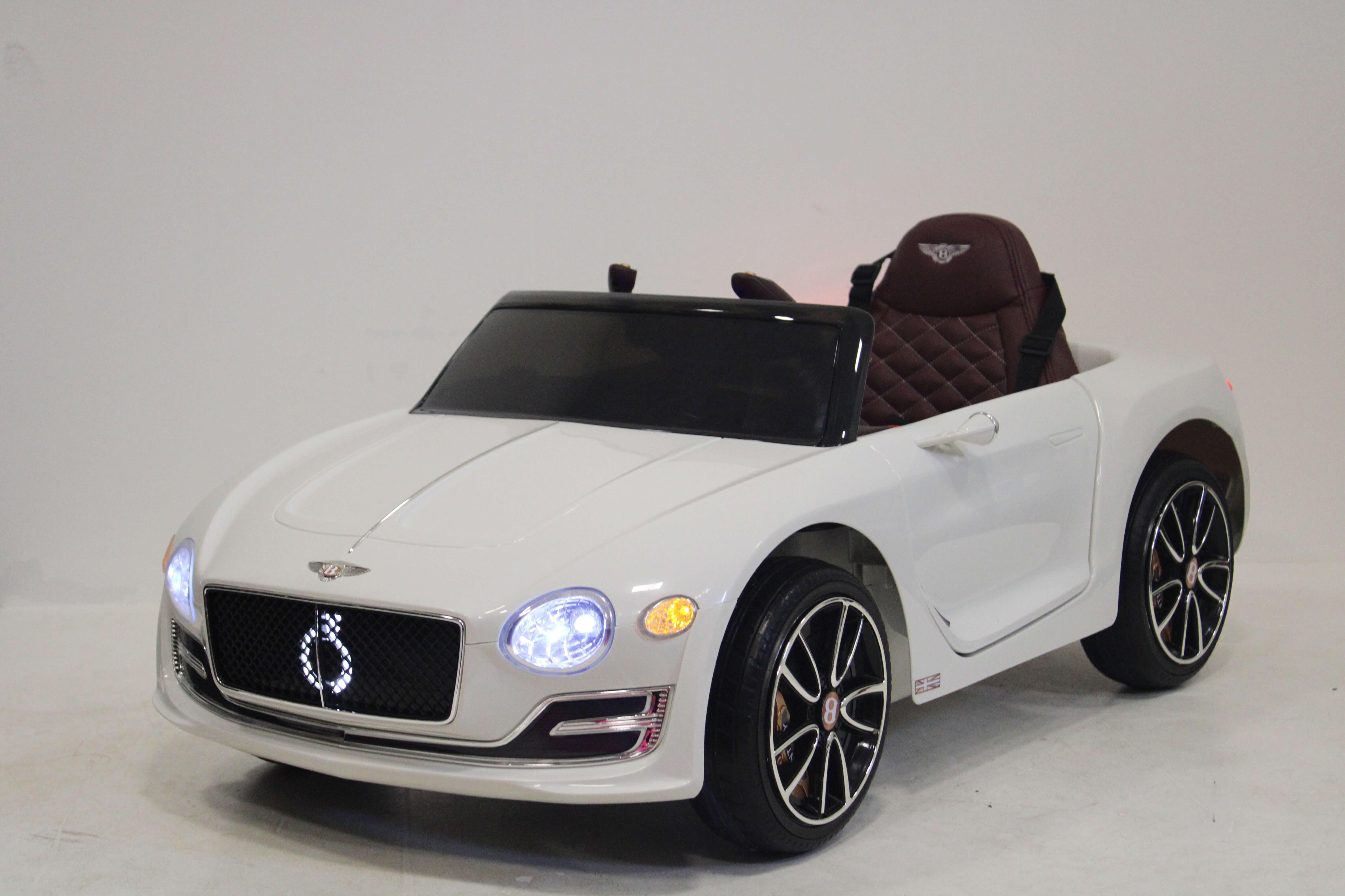 Электромобиль детский RiverToys Bentley-EXP12 JE1166 (лицензия) белого цвета Электромобиль детский RiverToys Bentley-EXP12 JE1166 (лицензия) белого цвета