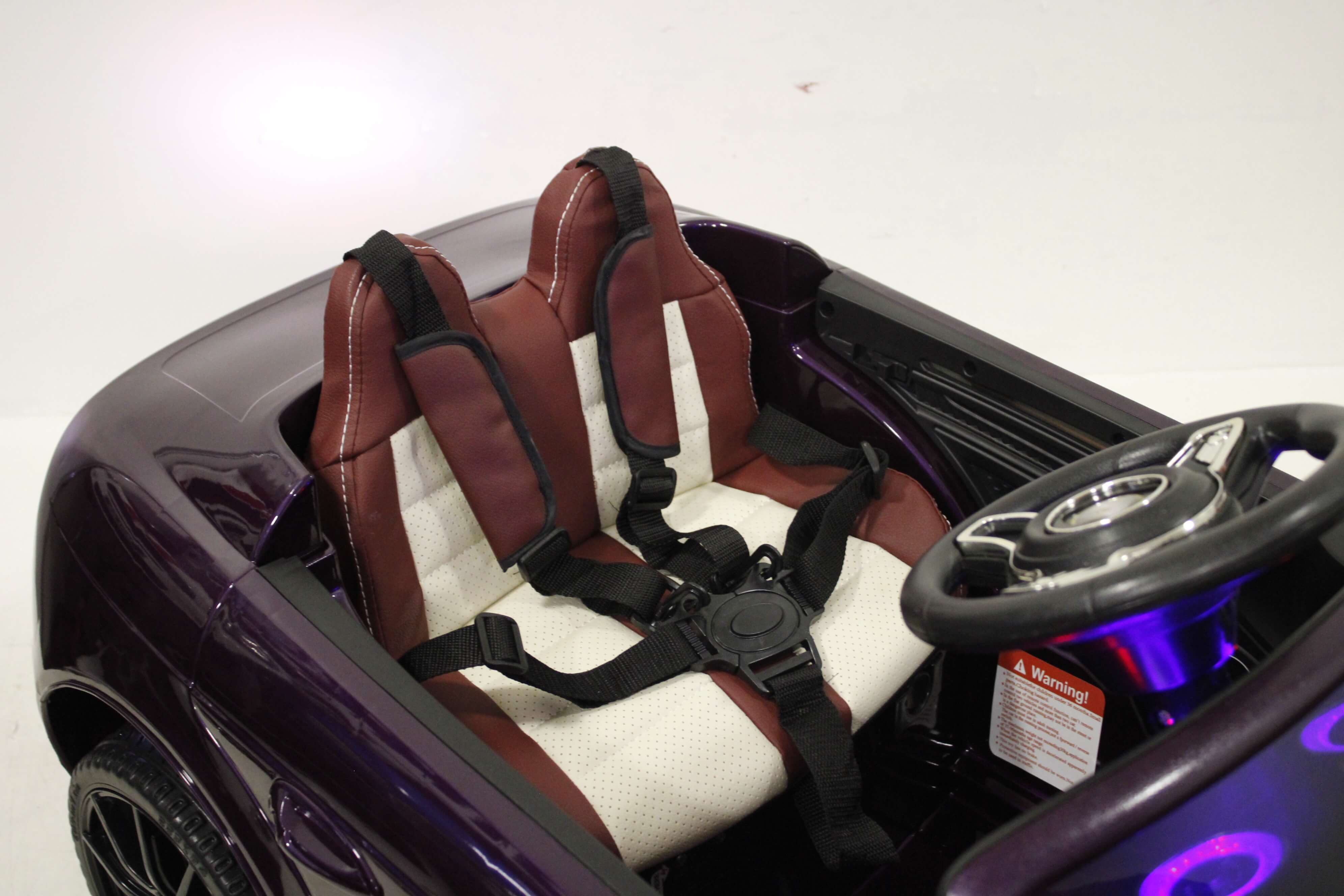 Салон детского электромобиля Rivertoys Lada O095OO цвет баклажан Салон детского электромобиля Rivertoys Lada O095OO цвет баклажан