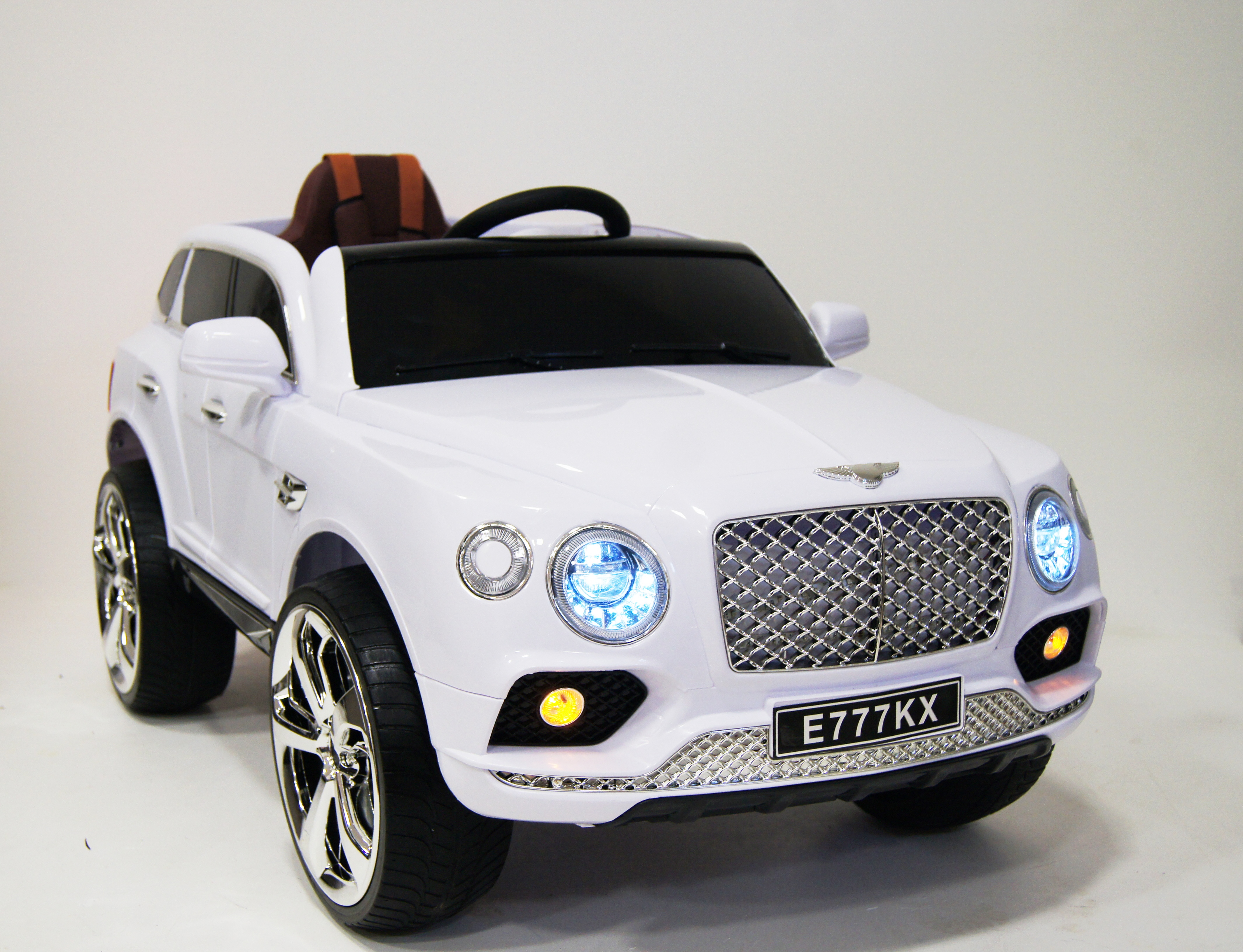 Электромобиль детский RiverToys Bentley E777KX белого цвета Электромобиль детский RiverToys Bentley E777KX белого цвета