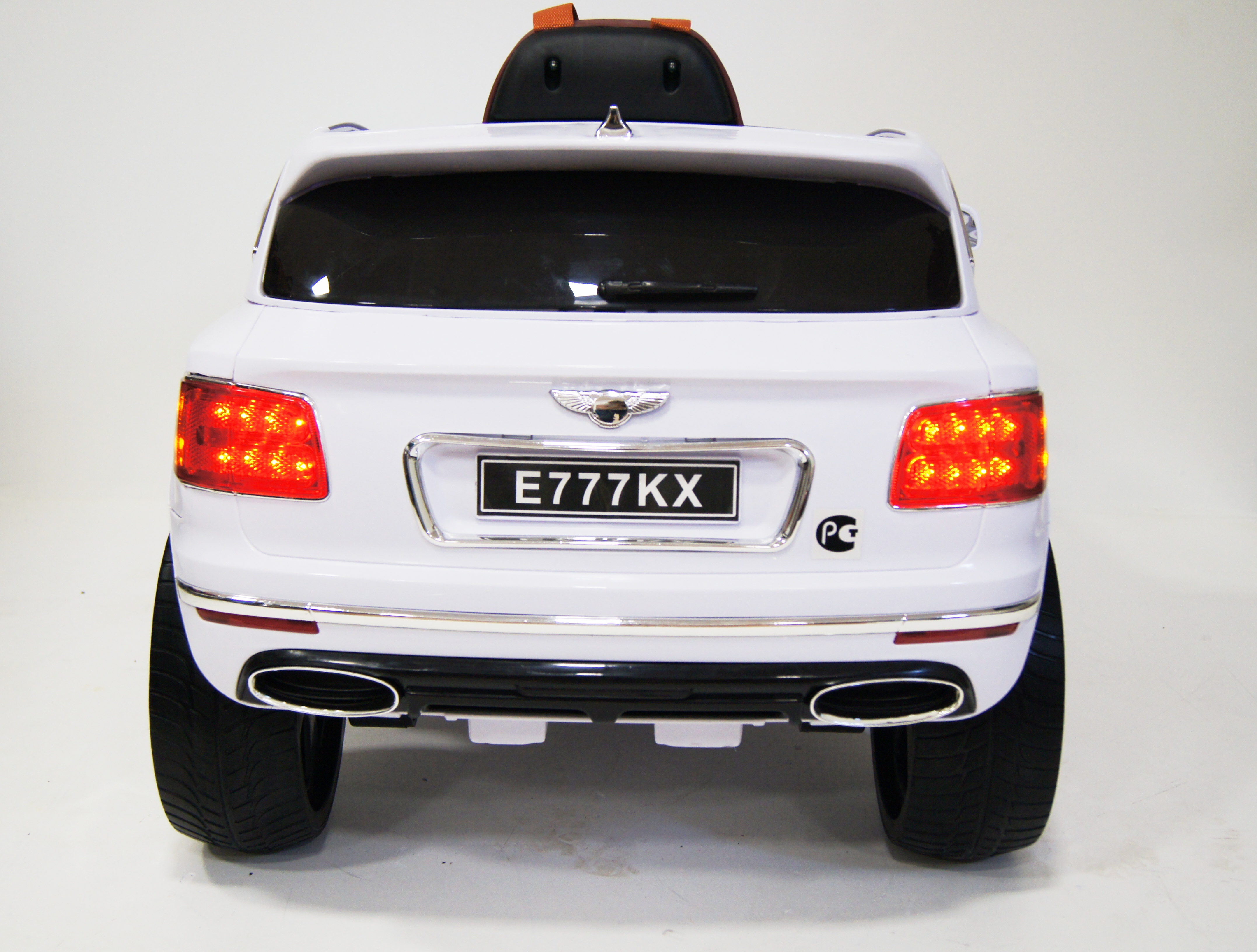 Электромобиль детский RiverToys Bentley E777KX белого цвета Электромобиль детский RiverToys Bentley E777KX белого цвета