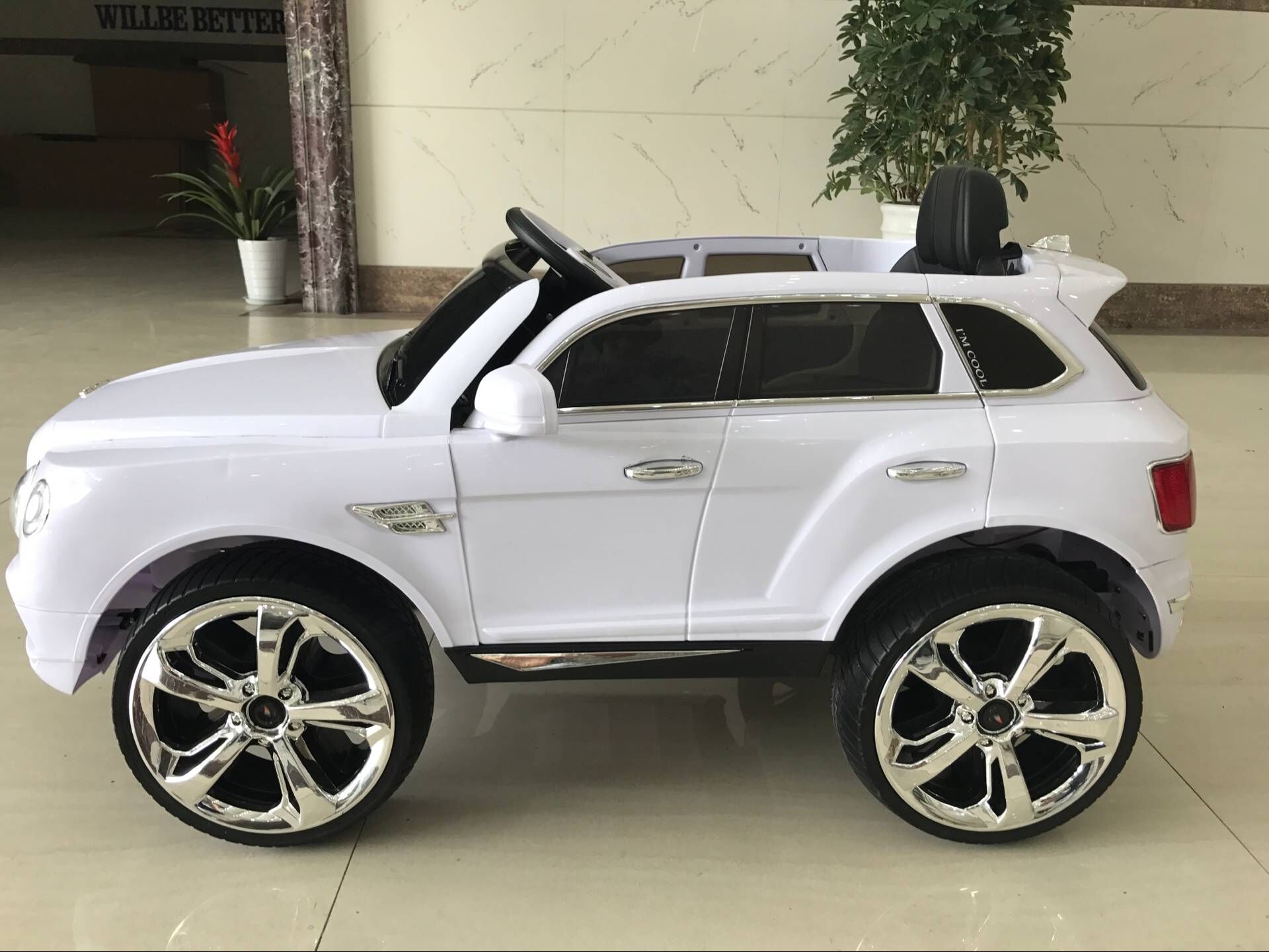 Электромобиль детский RiverToys Bentley E777KX белого цвета Электромобиль детский RiverToys Bentley E777KX белого цвета