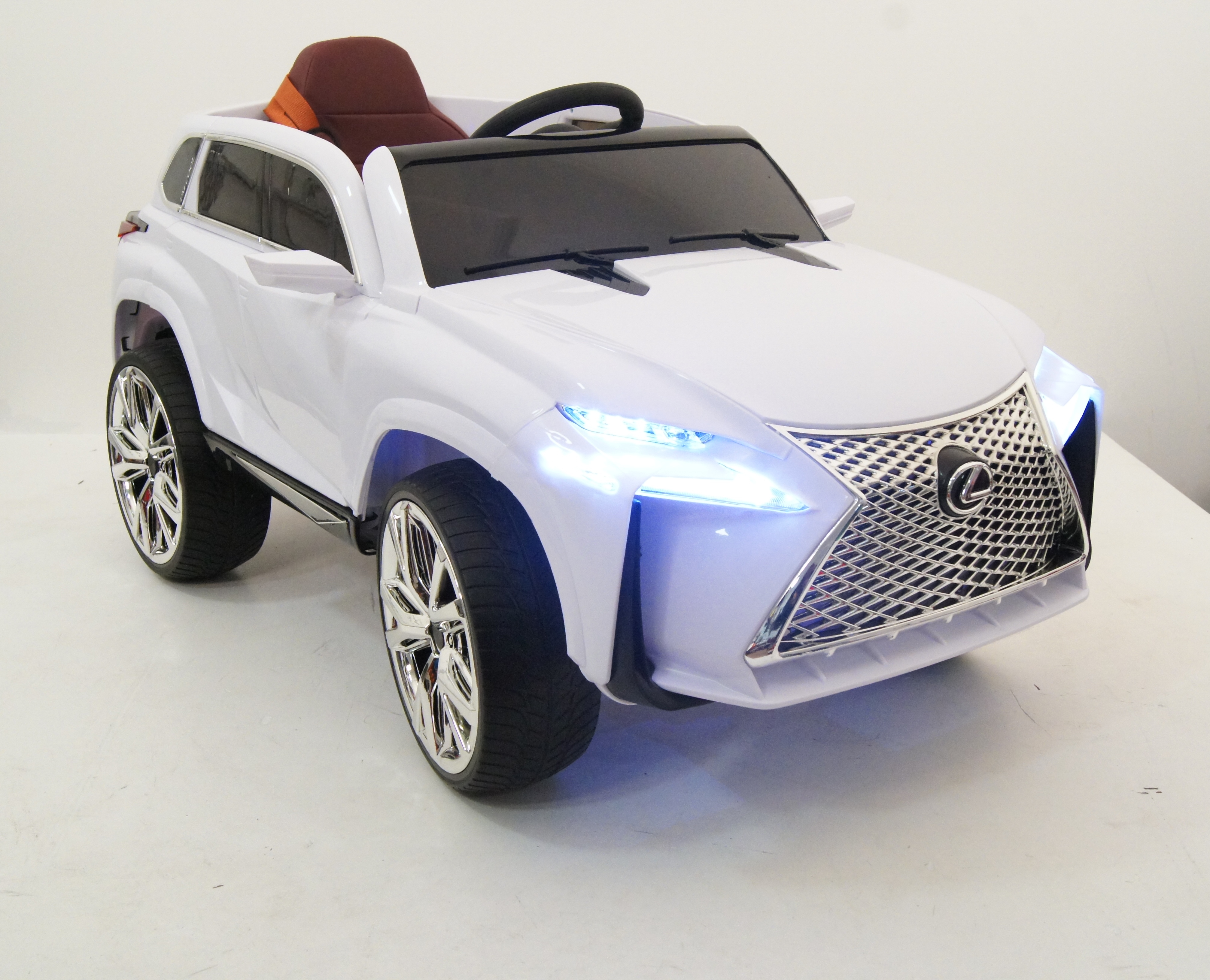 Электромобиль детский RiverToys Lexus E111KX белого цвета Электромобиль детский RiverToys Lexus E111KX белого цвета