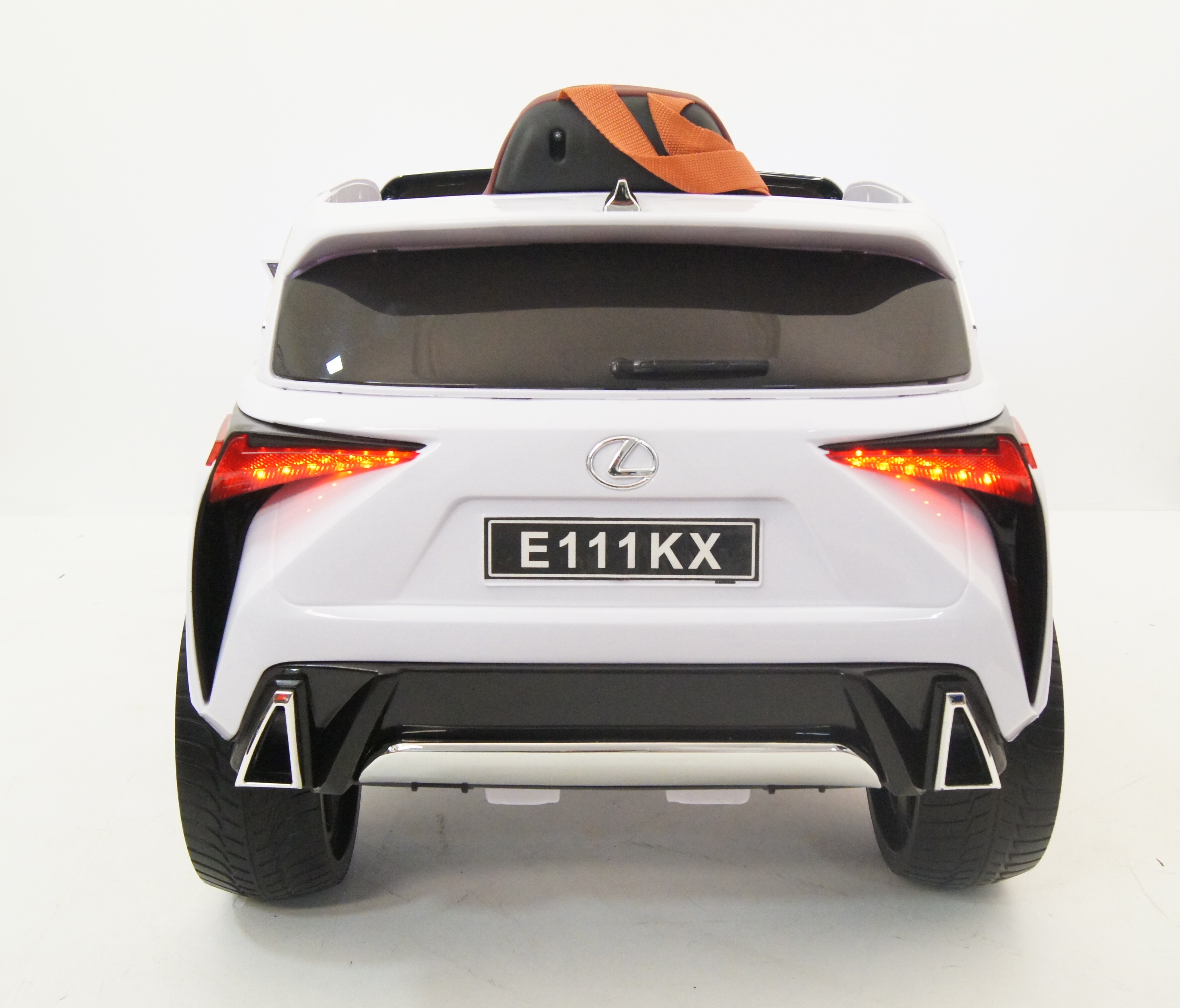 Электромобиль детский RiverToys Lexus E111KX белого цвета Электромобиль детский RiverToys Lexus E111KX белого цвета