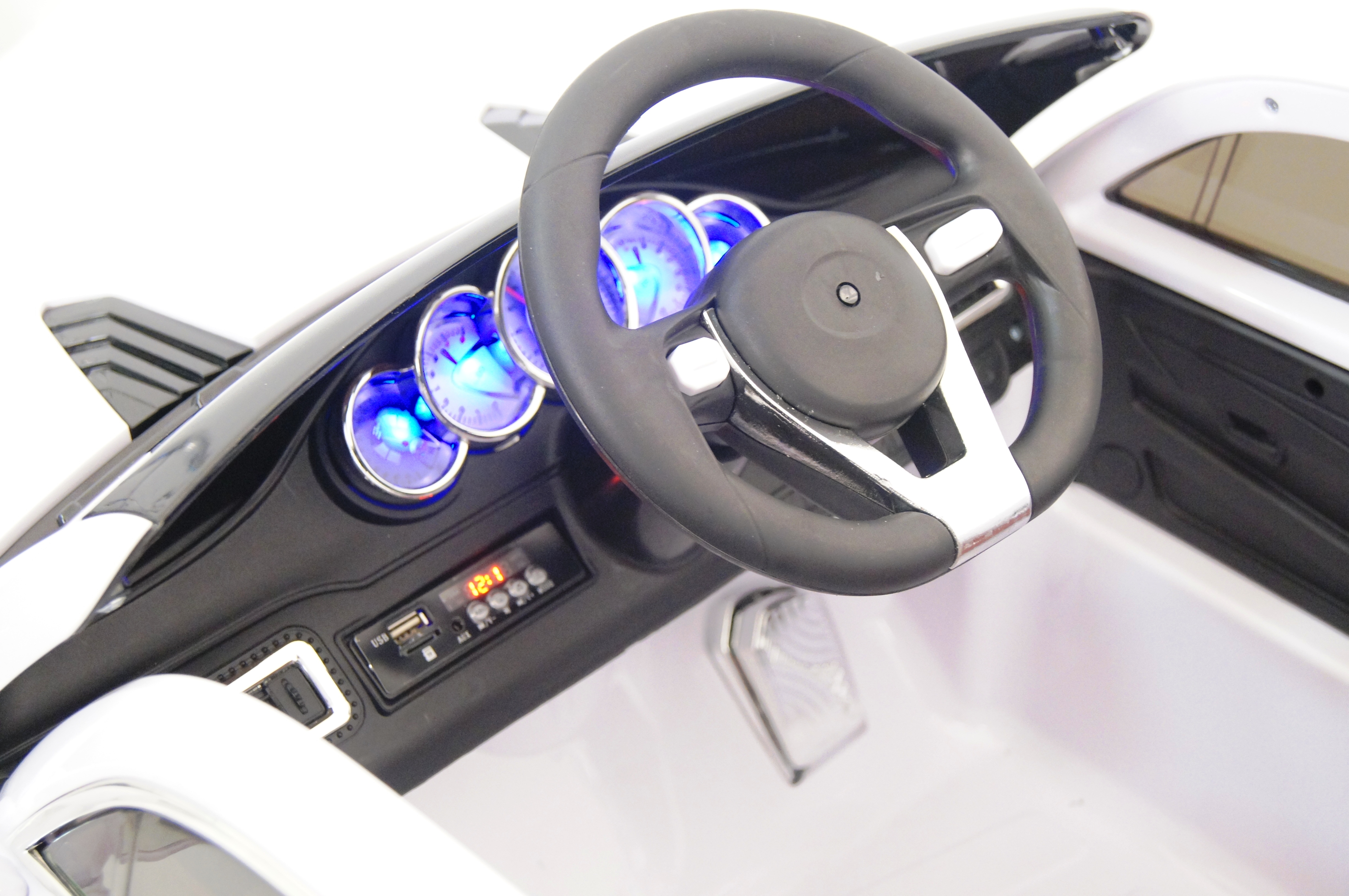 Руль детского электромобиля RiverToys Lexus E111KX белого цвета Руль детского электромобиля RiverToys Lexus E111KX белого цвета