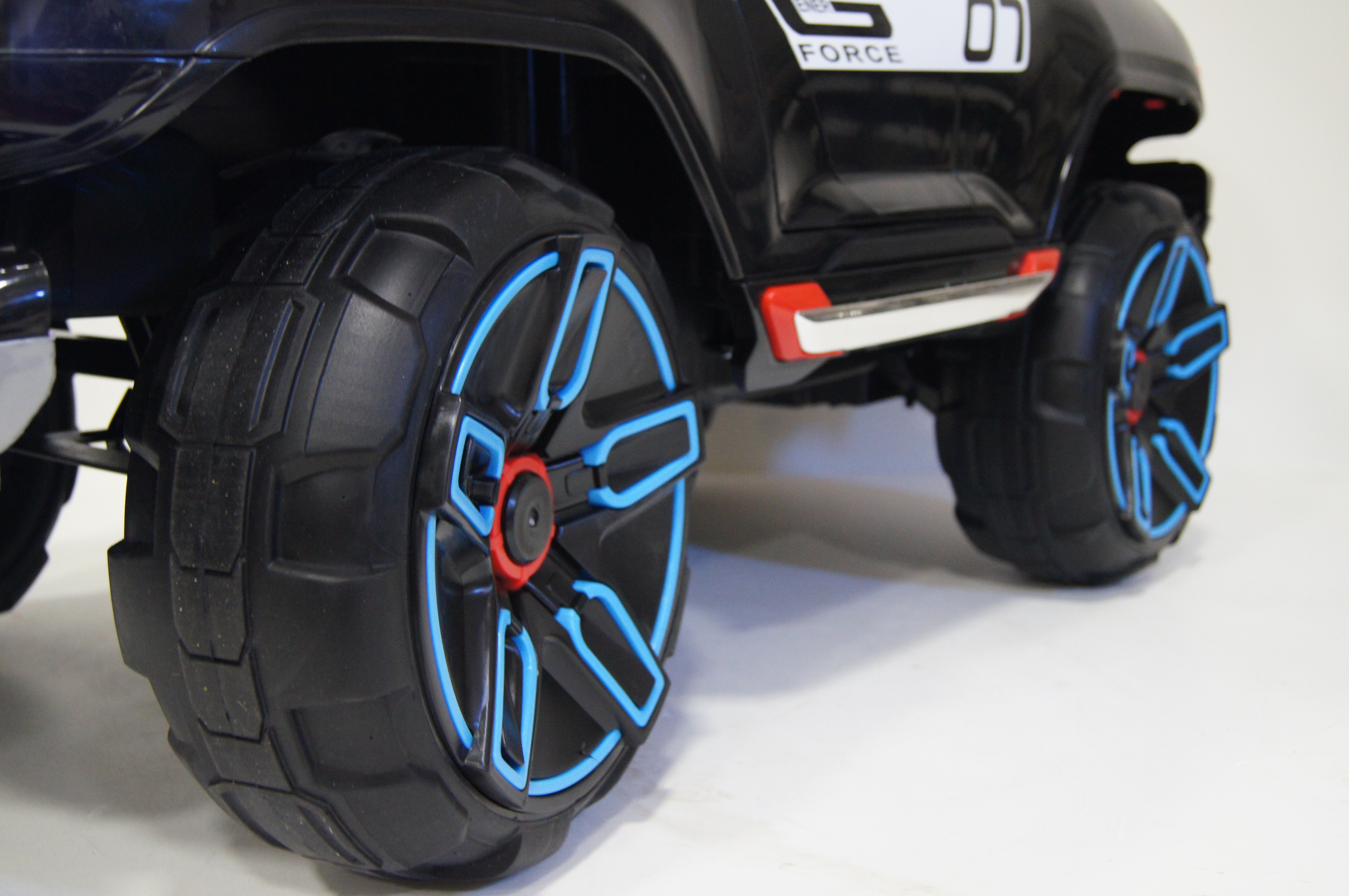 ������ �������� ������������� RiverToys Merc E333KX ������� �����