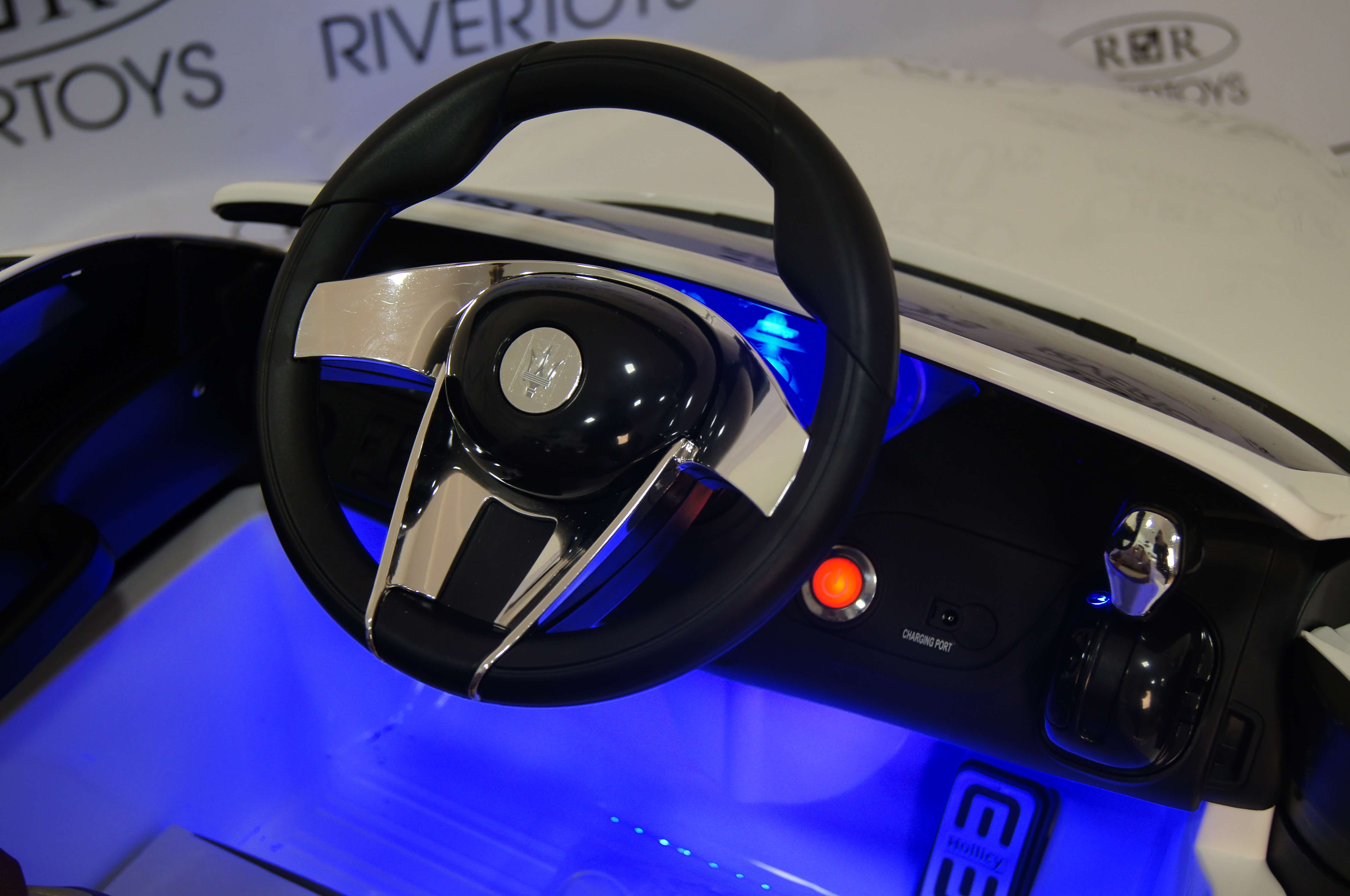 ���� � ������� ������� �������� ������������� RiverToys Maserati A005AA (��������) ������ �����