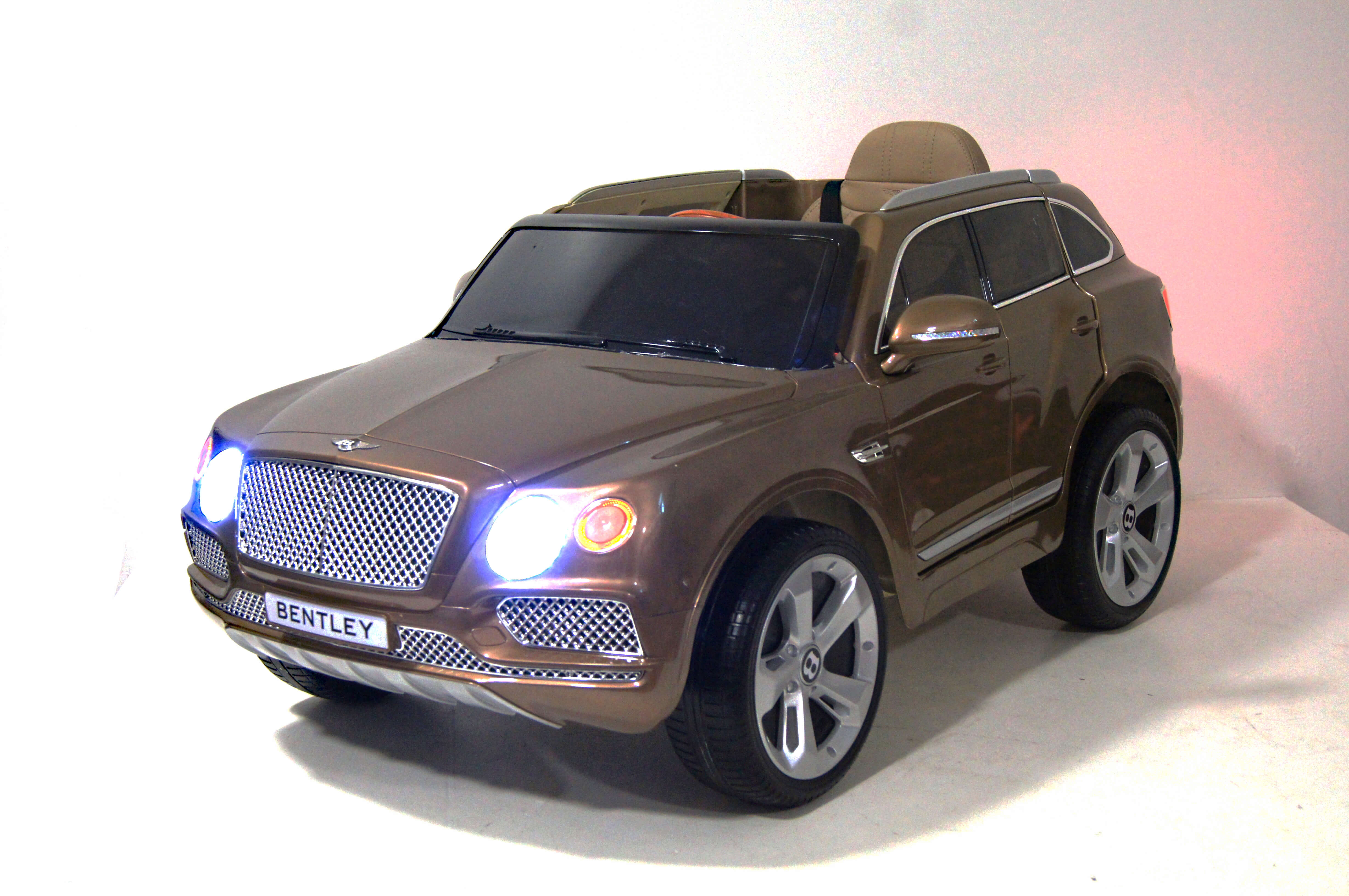 ������������� ������� RiverToys Bentley Bentayga JJ2158 ������ (��������)