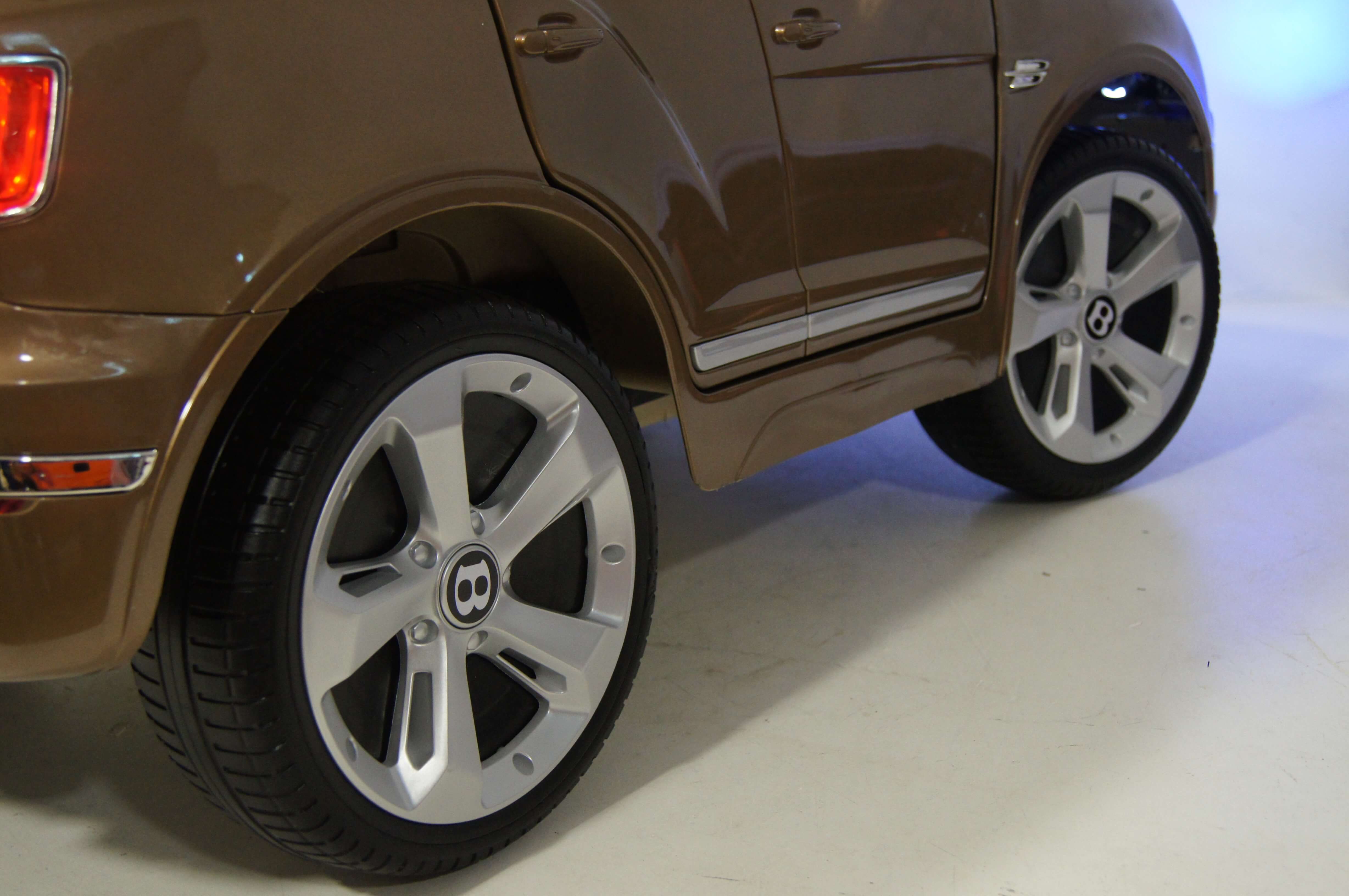 ������������� ������� RiverToys Bentley Bentayga JJ2158 ������ (��������)