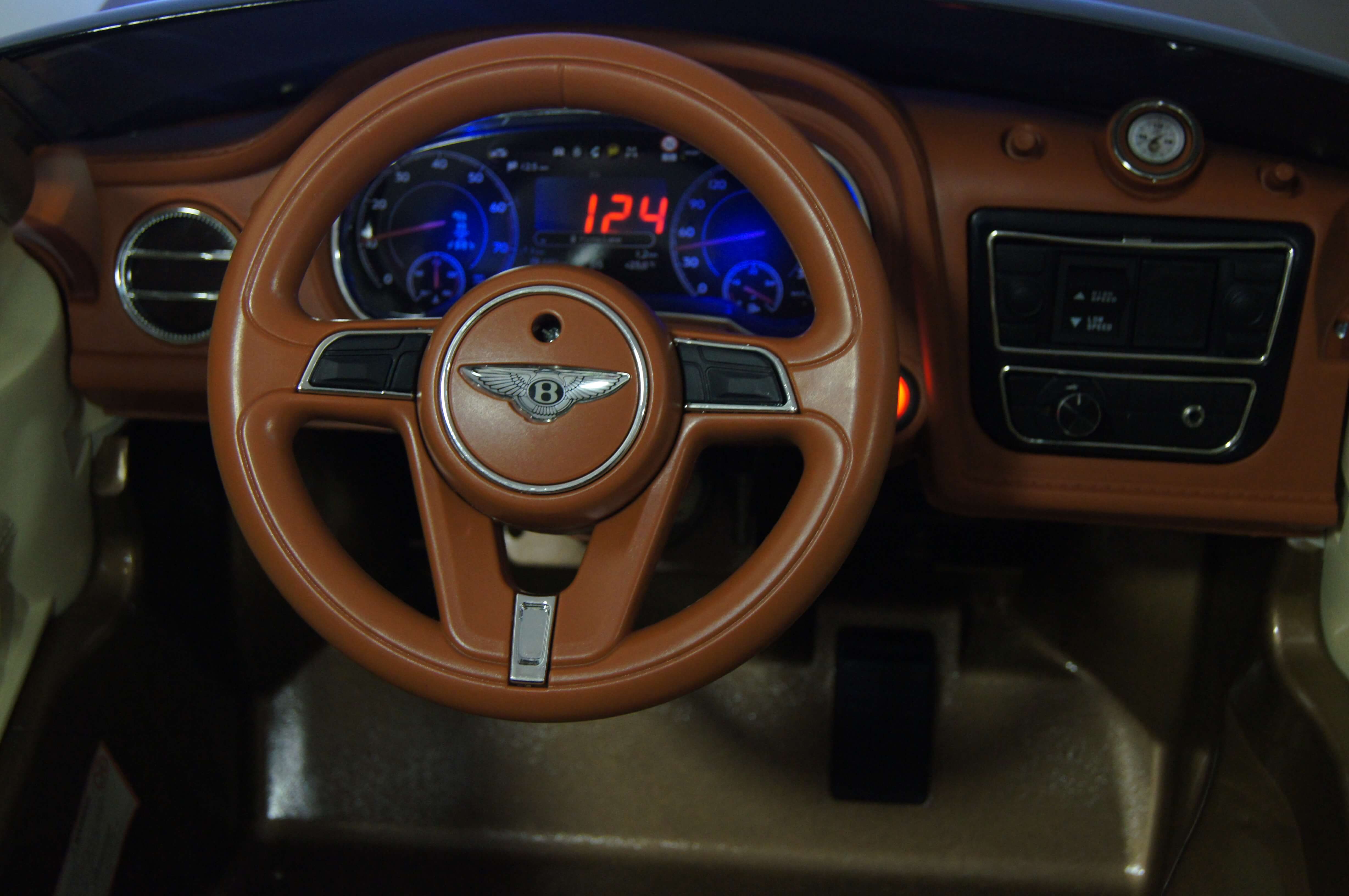 ��������� ������ �������� ������������� RiverToys Bentley Bentayga JJ2158 ������ (��������)