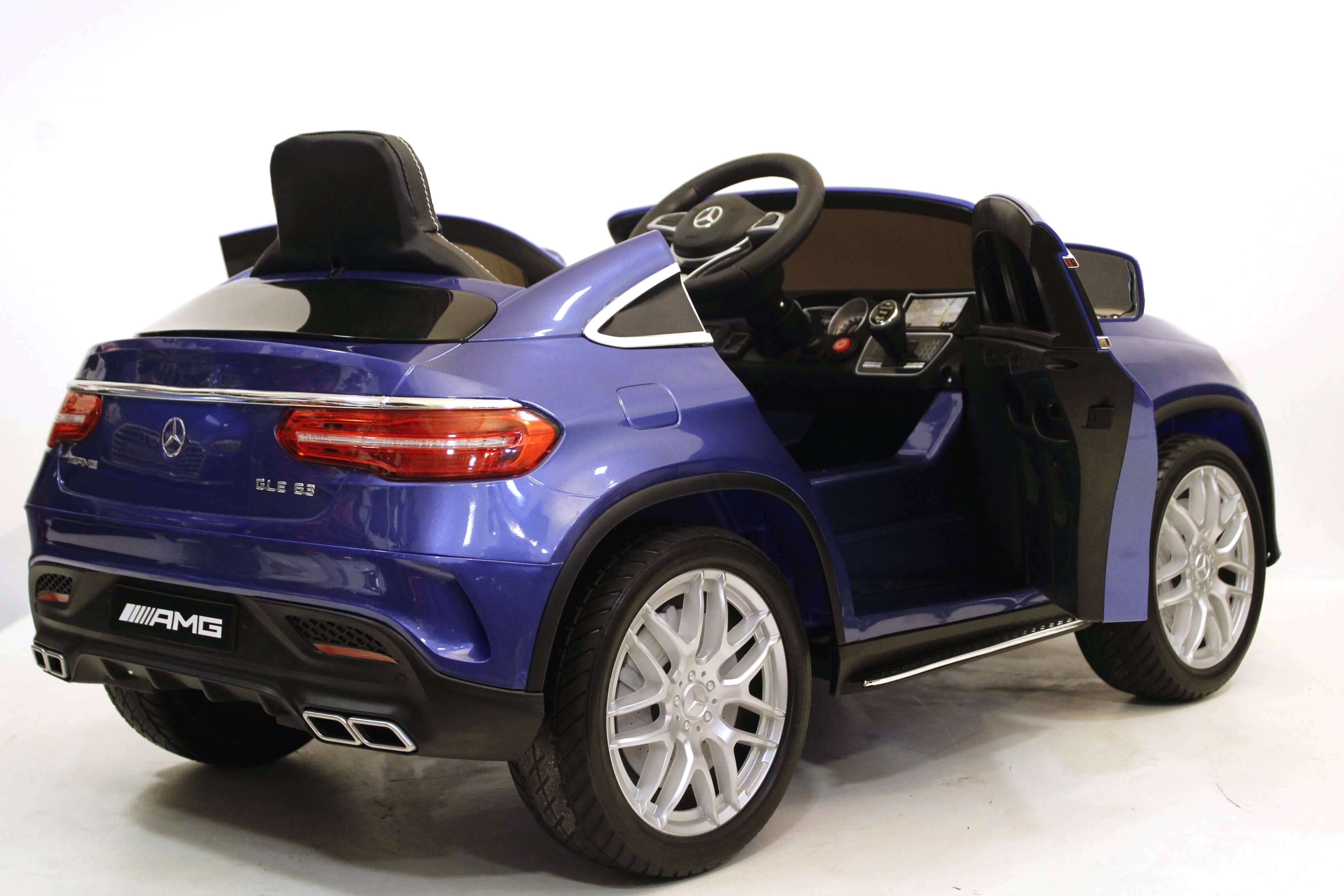 Электромобиль детский RiverToys Mercedes-AMG GLE63 Coupe M555MM (лицензия) синего цвета Электромобиль детский RiverToys Mercedes-AMG GLE63 Coupe M555MM (лицензия) синего цвета