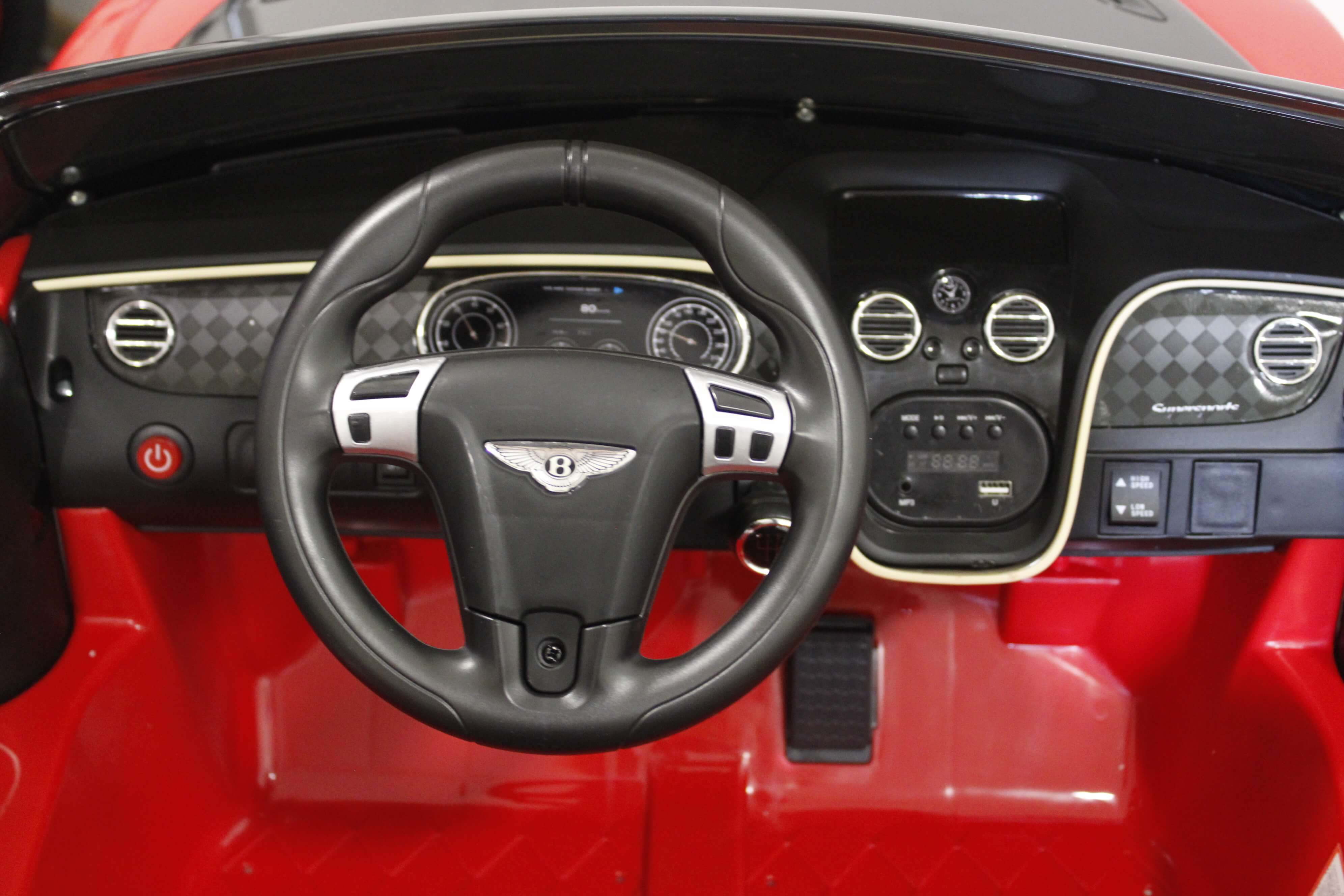 Приборная панель детского электромобиля RiverToys Bentley Continential Supersports JE1155 (лицензия) красно-черный цвета Приборная панель детского электромобиля RiverToys Bentley Continential Supersports JE1155 (лицензия) красно-черный цвета