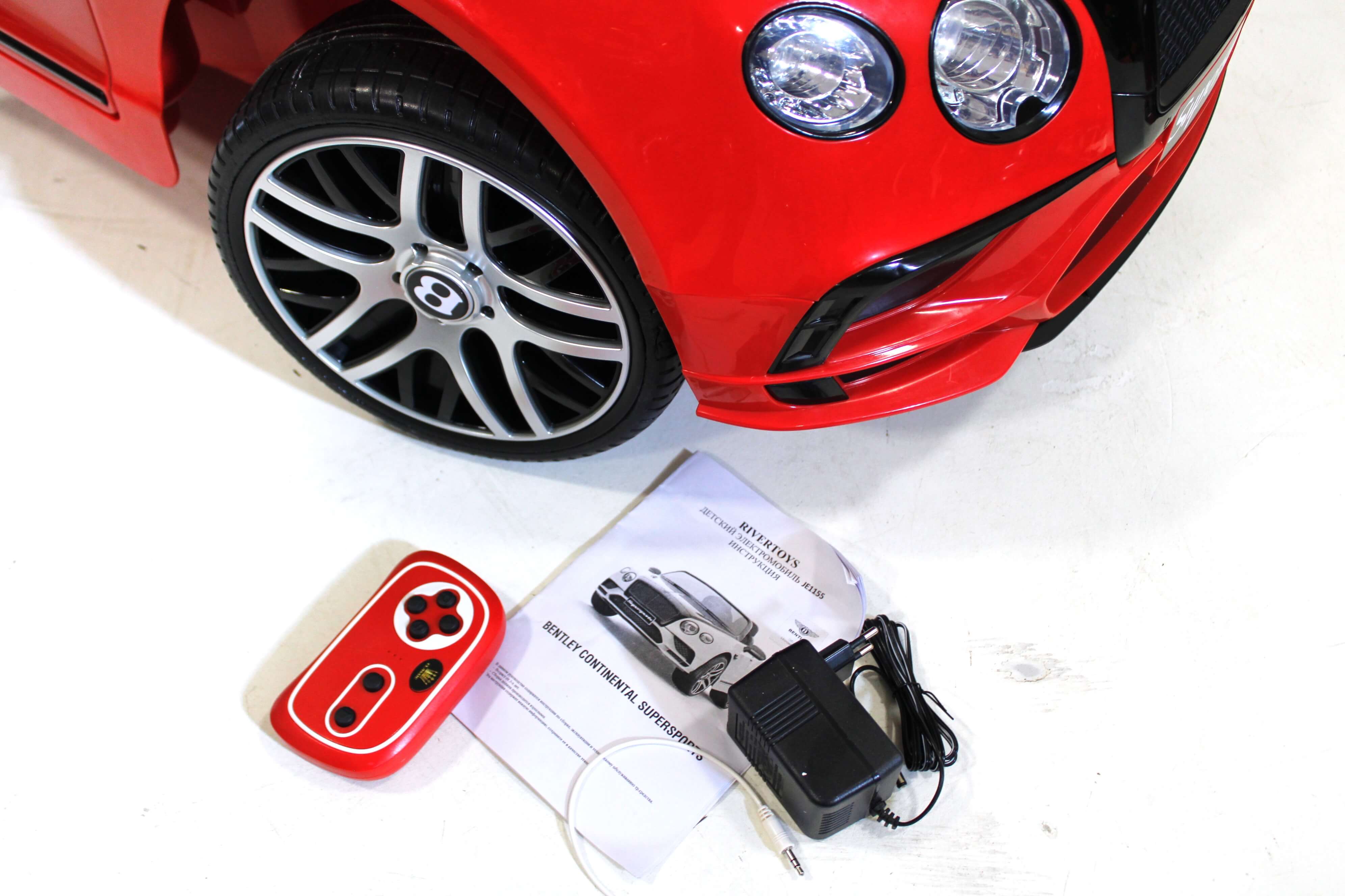 Комплектация детского электромобиля RiverToys Bentley Continential Supersports JE1155 (лицензия) красно-черный цвета Комплектация детского электромобиля RiverToys Bentley Continential Supersports JE1155 (лицензия) красно-черный цвета