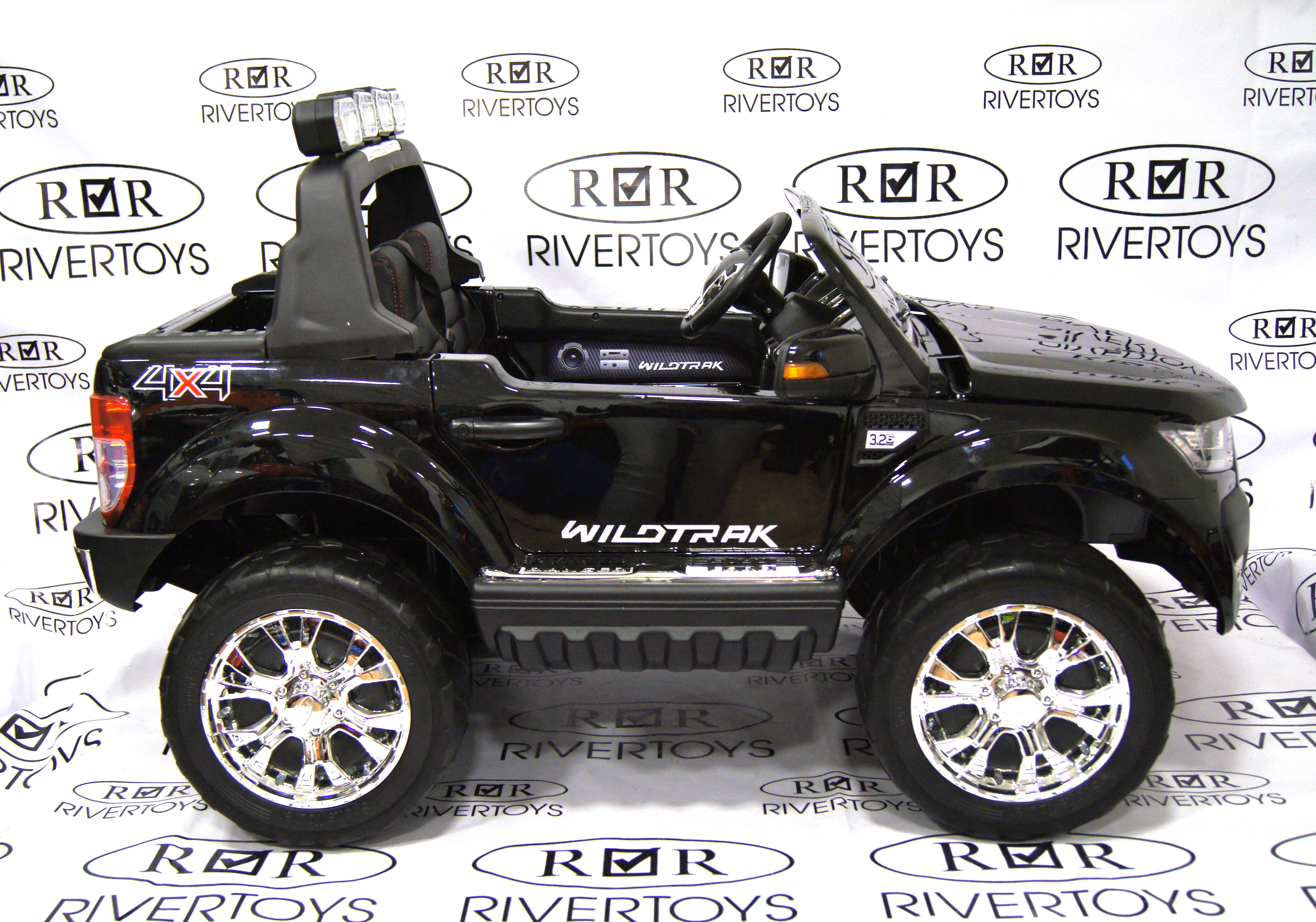 Электромобиль детский RiverToys New Ford Ranger 4WD (лицензия) черный глянец Электромобиль детский RiverToys New Ford Ranger 4WD (лицензия) черный глянец