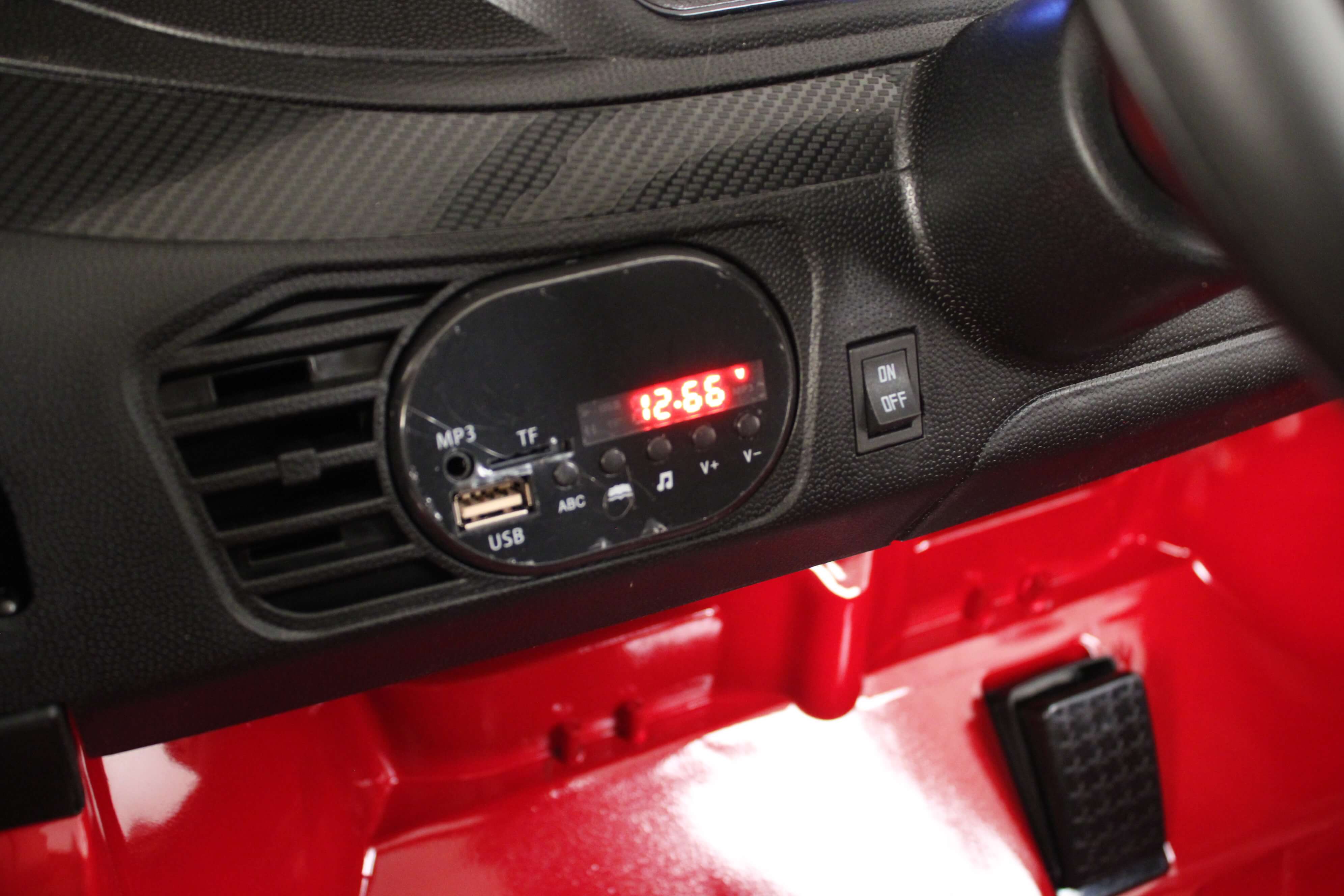 Магнитола детского электромобиля RiverToys BMW X6M JJ2199 глянец (лицензия) вишневый глянец Магнитола детского электромобиля RiverToys BMW X6M JJ2199 глянец (лицензия) вишневый глянец