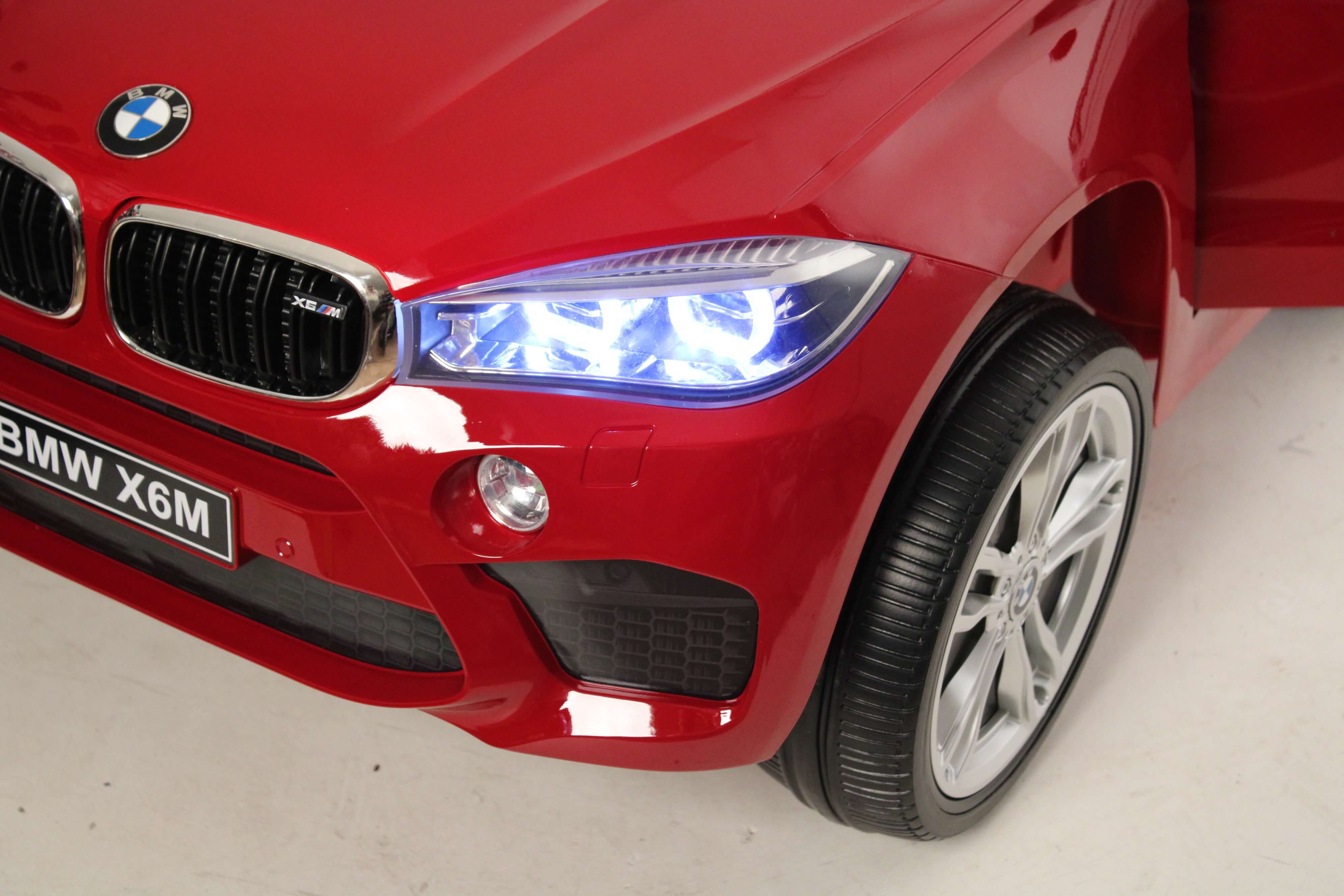 Фары детского электромобиля RiverToys BMW X6M JJ2199 глянец (лицензия) вишневый глянец Фары детского электромобиля RiverToys BMW X6M JJ2199 глянец (лицензия) вишневый глянец