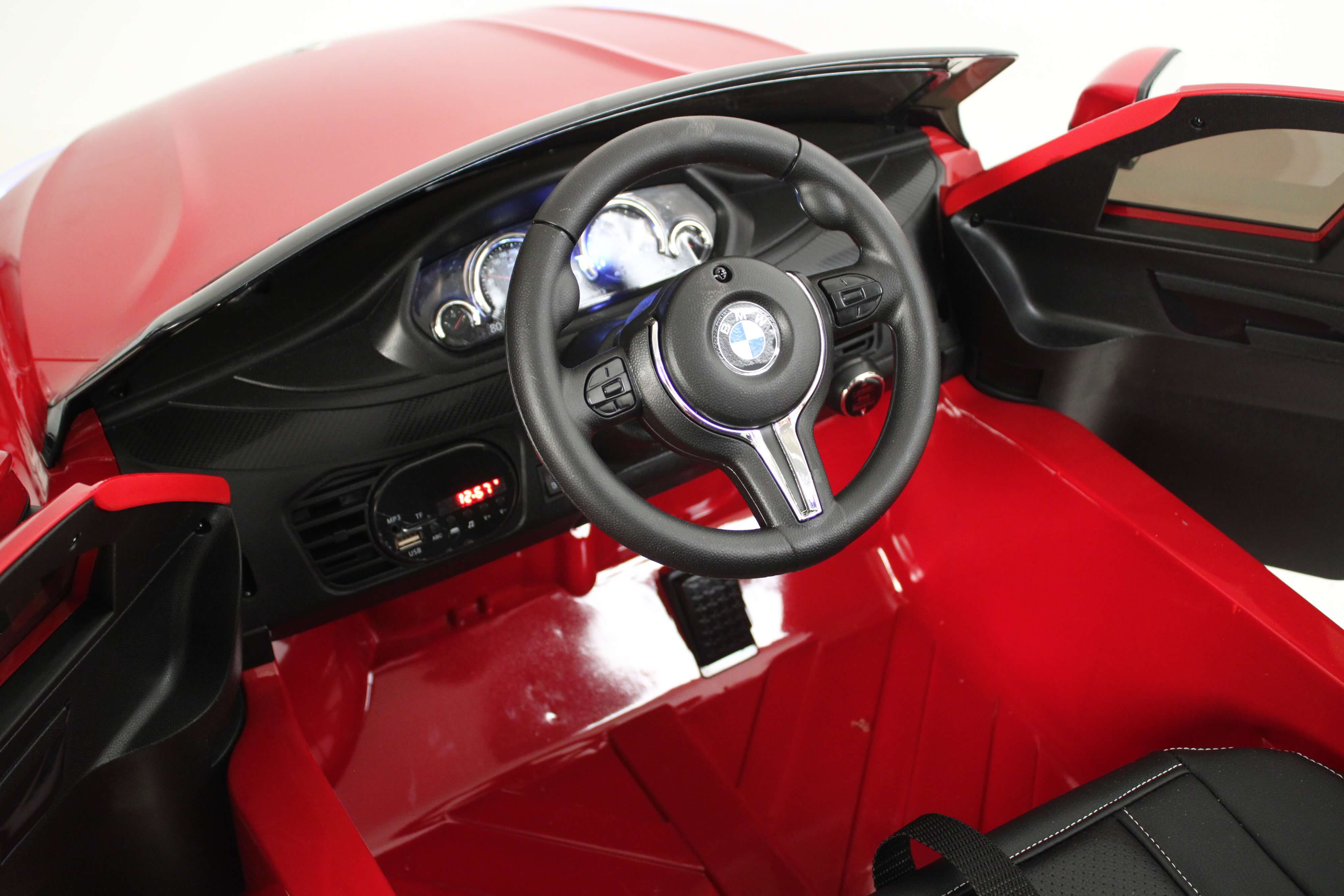 Руль детского электромобиля RiverToys BMW X6M JJ2199 глянец (лицензия) вишневый глянец Руль детского электромобиля RiverToys BMW X6M JJ2199 глянец (лицензия) вишневый глянец