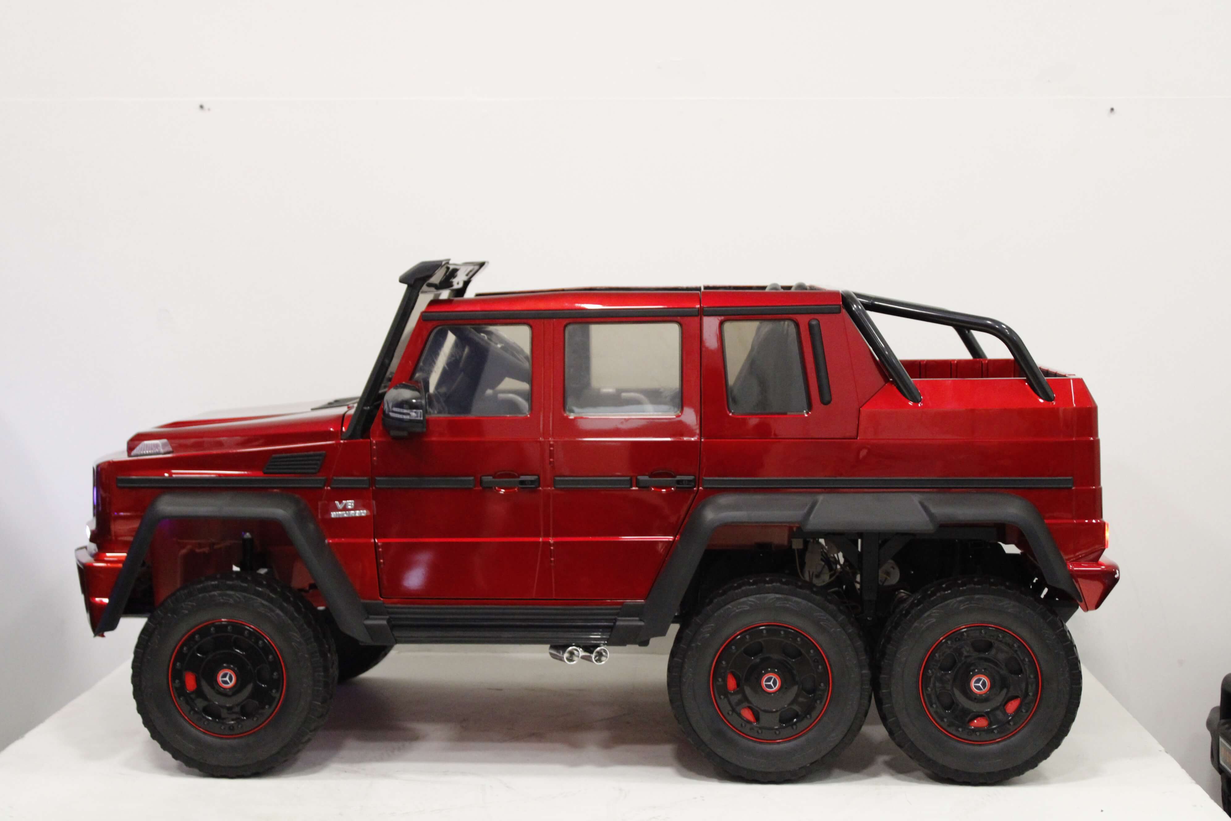 Электромобиль детский RiverToys Mercedes-Benz G63-AMG 4WD X555XX вишневый глянец Электромобиль детский RiverToys Mercedes-Benz G63-AMG 4WD X555XX вишневый глянец